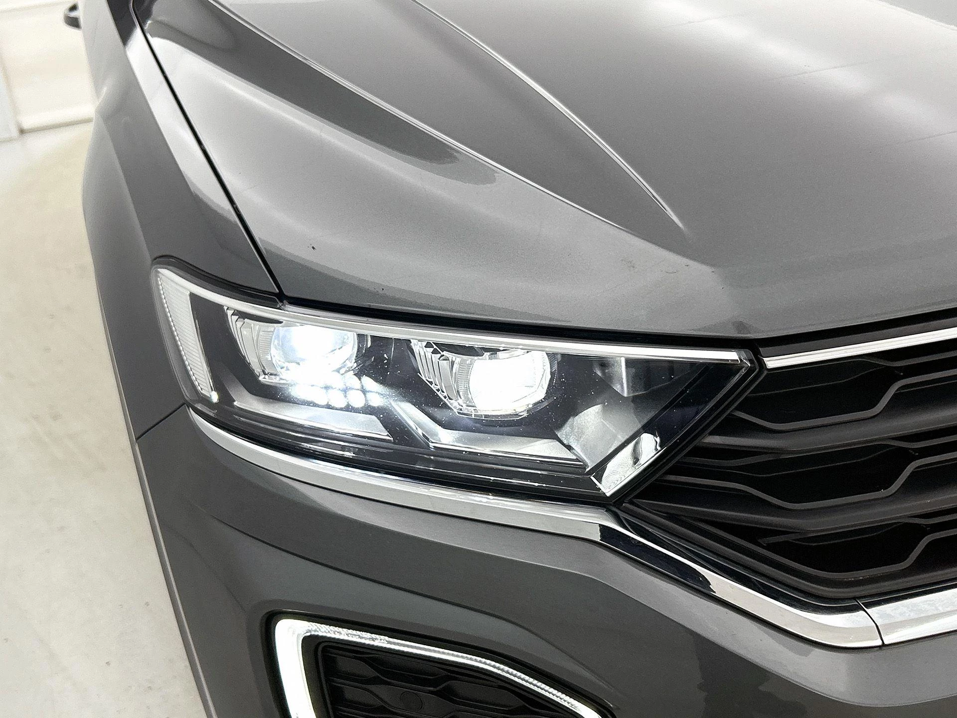 Volkswagen-T-Roc-image-12