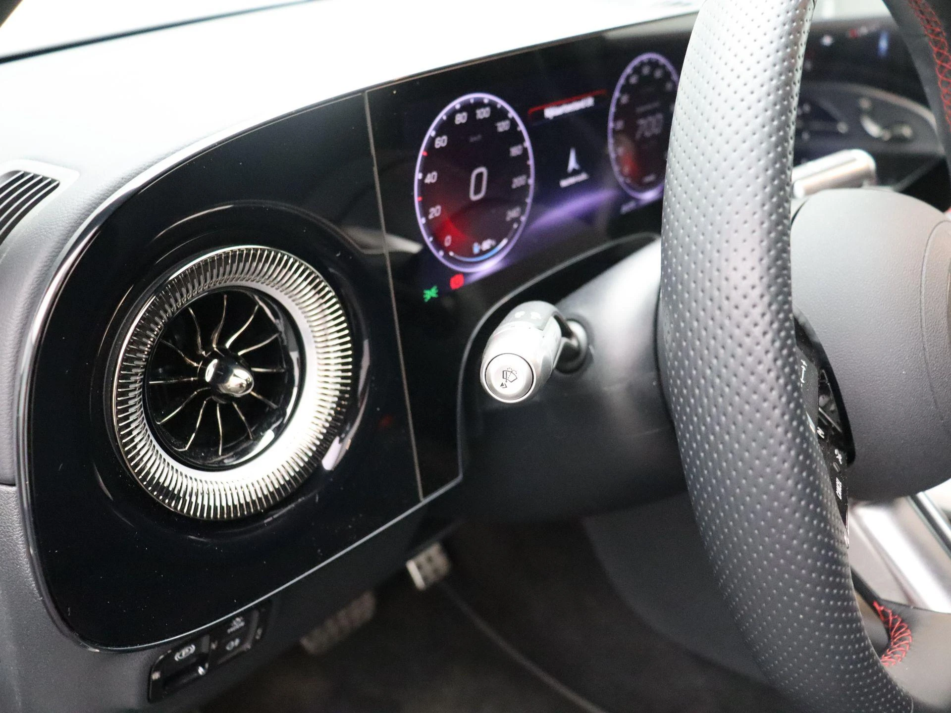 Mercedes-Benz-CLA-image-9