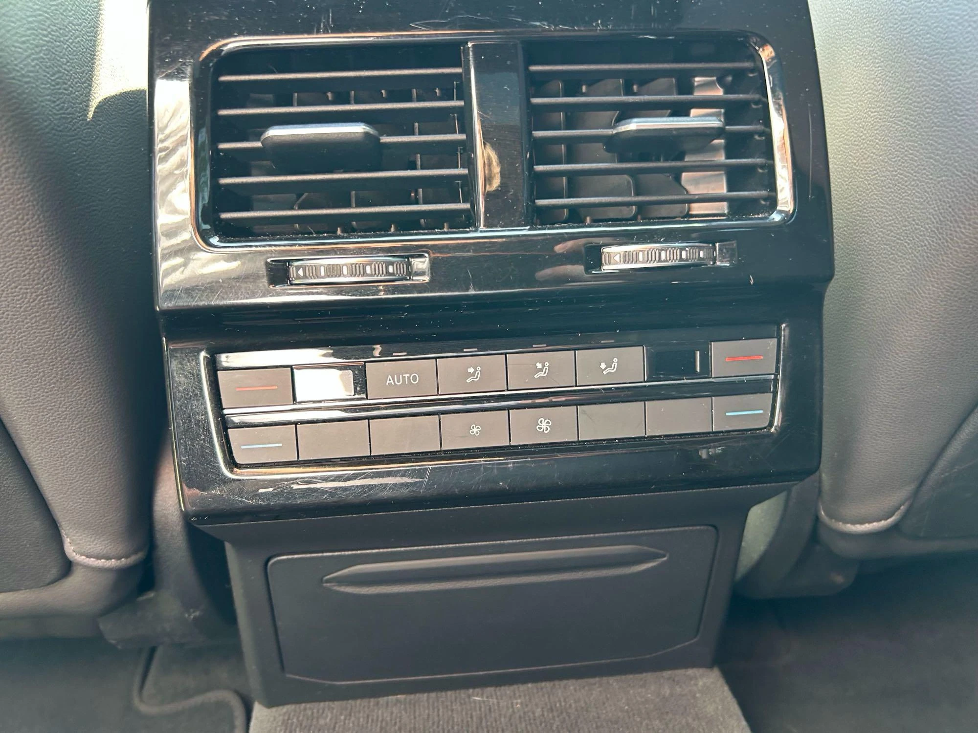 Volkswagen-Touareg-image-11