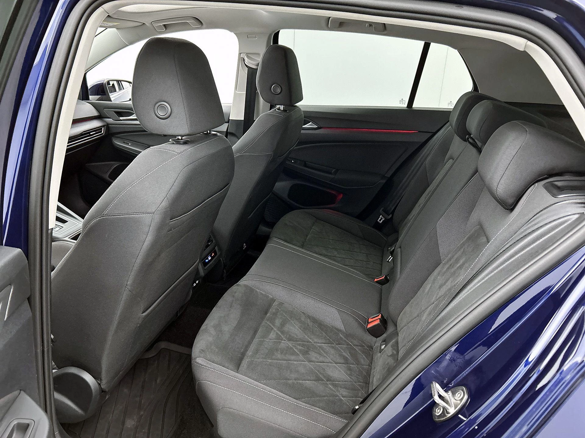 Volkswagen-Golf-image-27