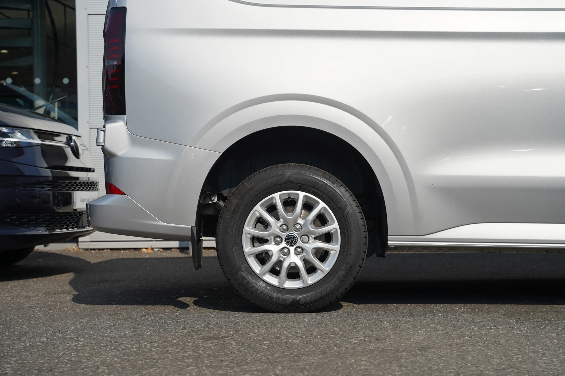 Volkswagen-Transporter-image-33