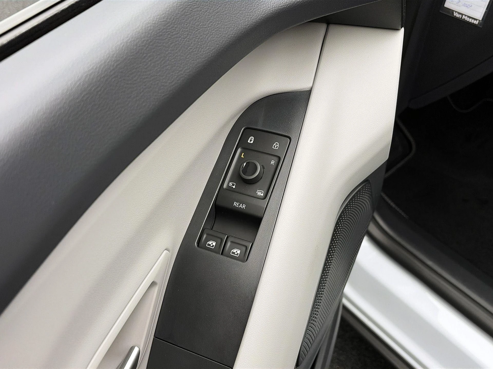 Ford-Explorer-image-30