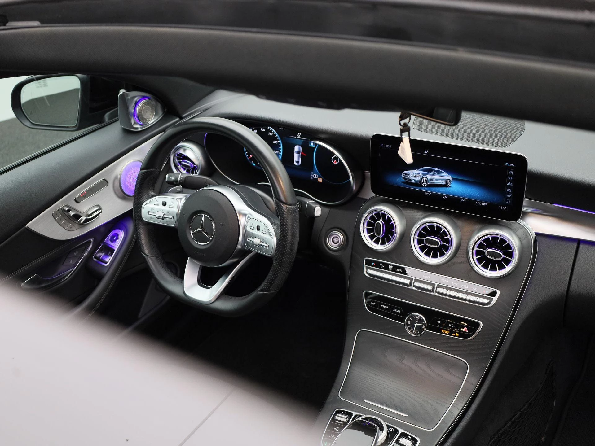 Mercedes-Benz-C-Klasse-image-39