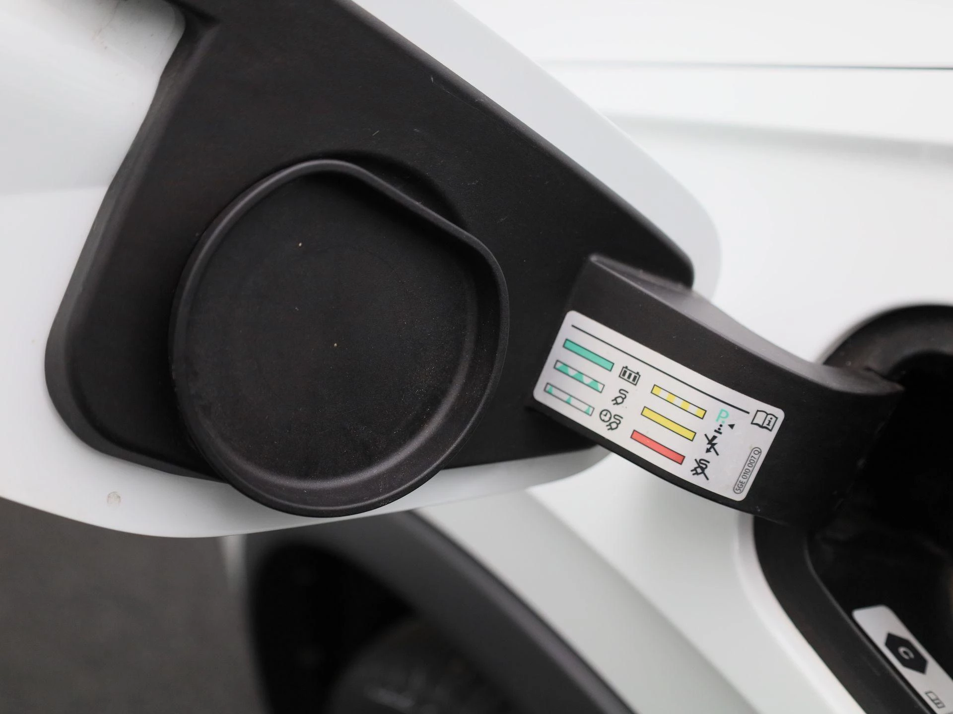 Volkswagen-Tiguan-image-19