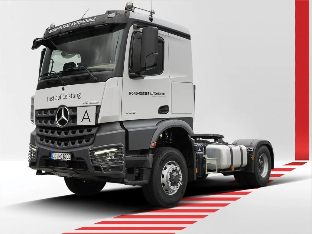 Mercedes-Benz--image-1