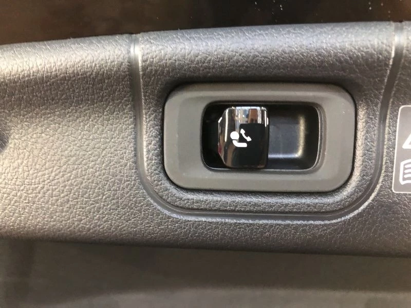 Mercedes-Benz C-Klasse 180 AVANTGARDE MEMORY AHK SOUND WINTER-PAKET AVANTGARDE