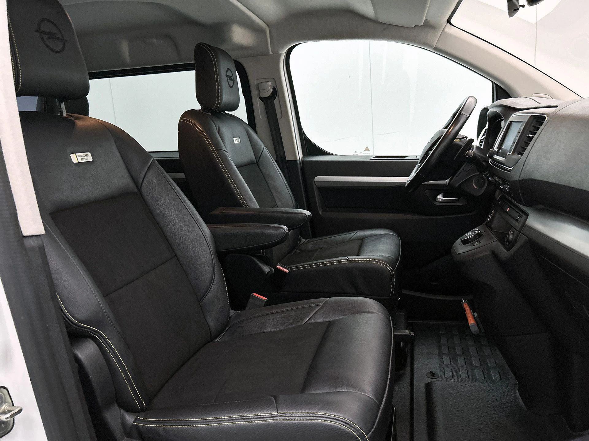 Opel-Vivaro-image-33