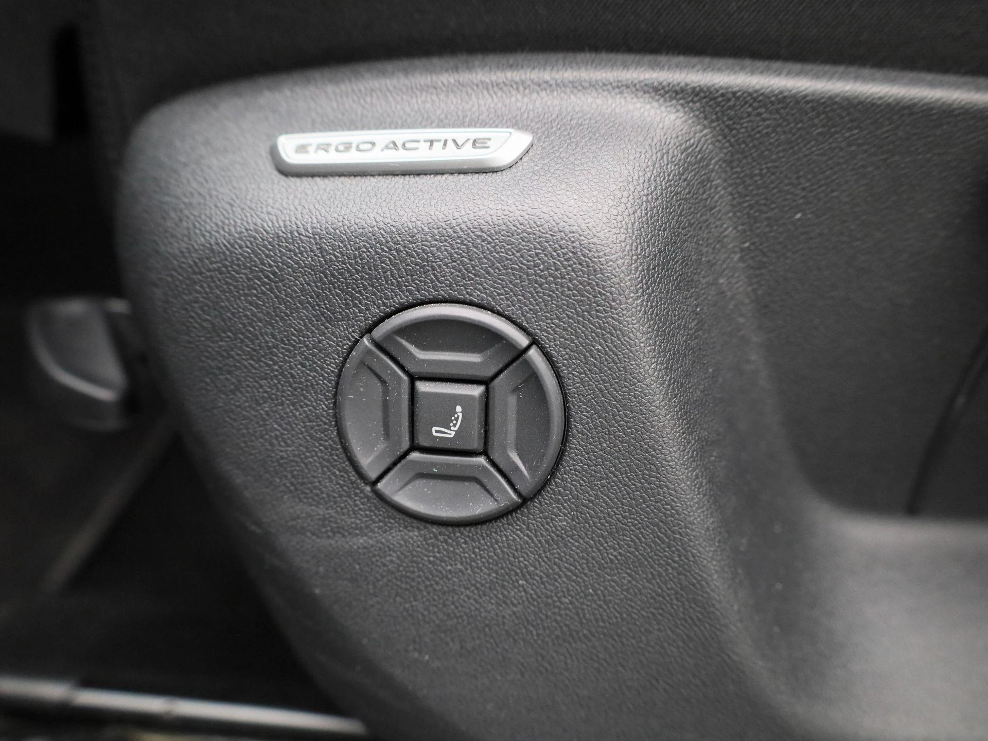 Volkswagen-Tiguan-image-37