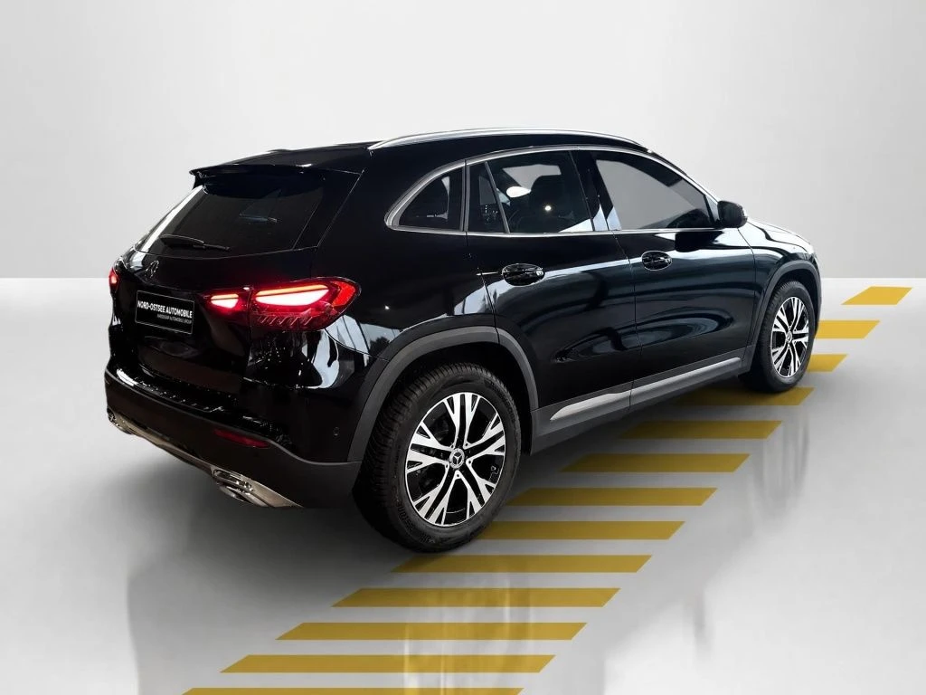 Mercedes-Benz-GLA 200-image-14