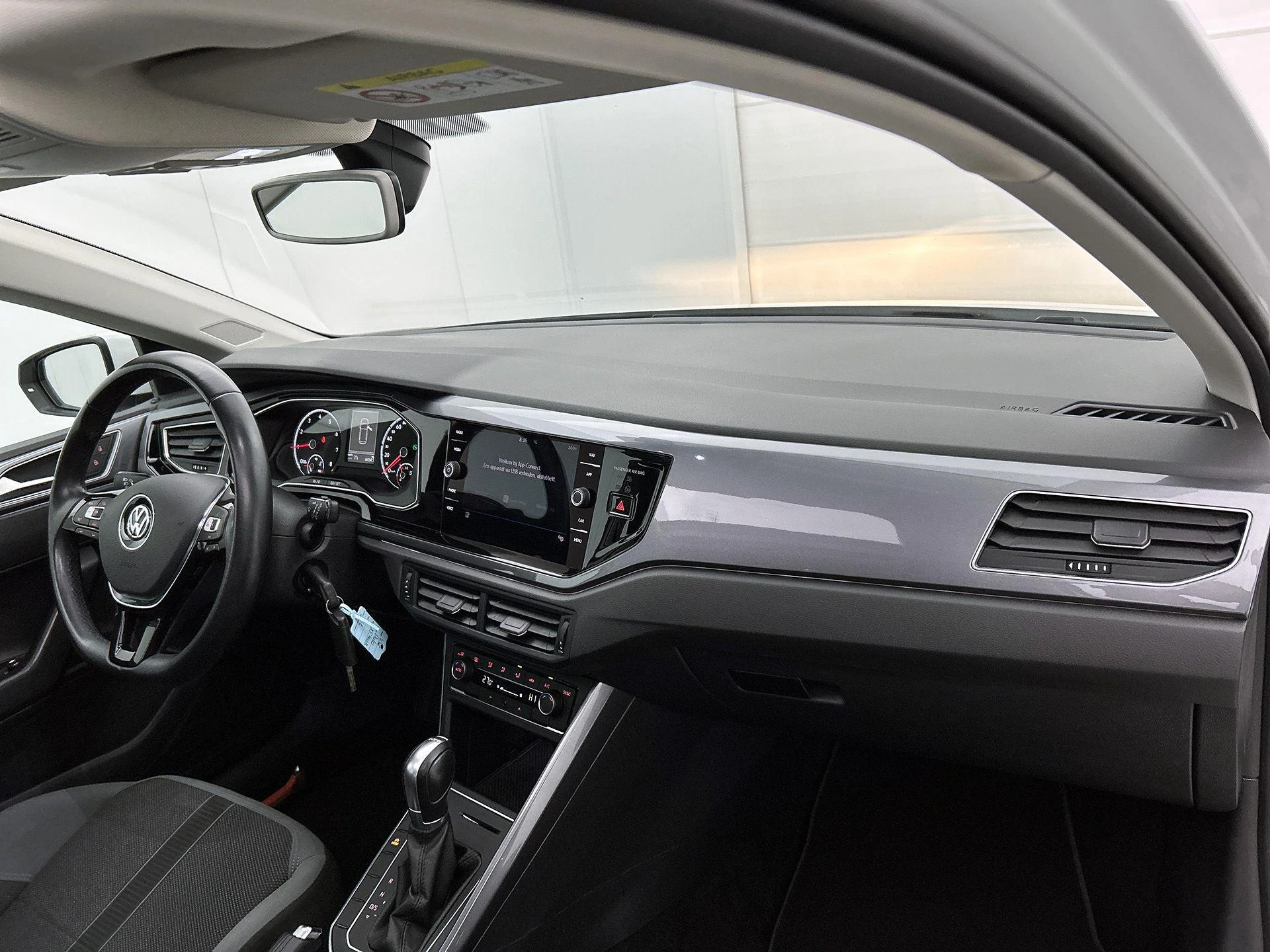 Volkswagen-Polo-image-18
