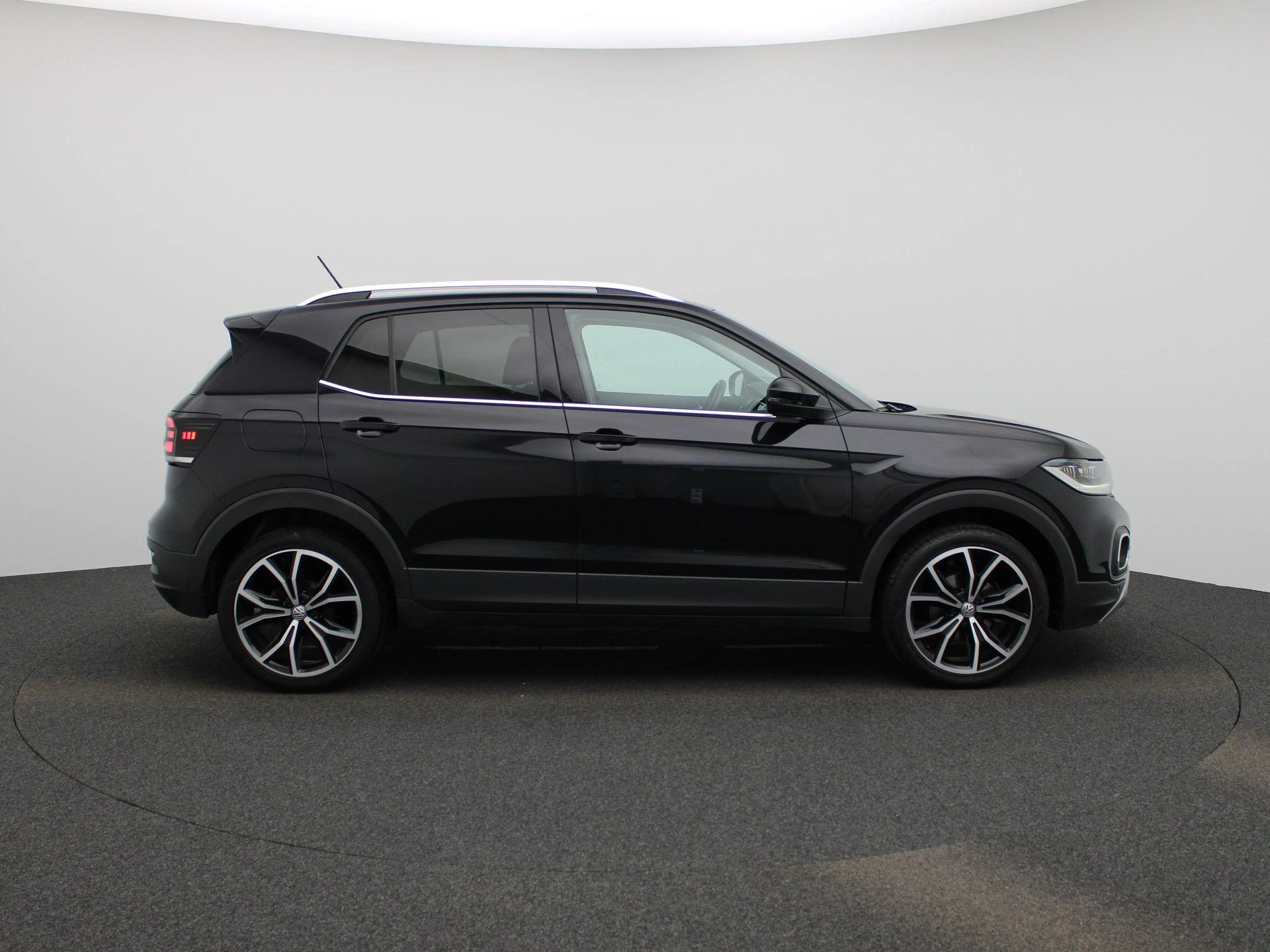 Volkswagen-T-Cross-image-5