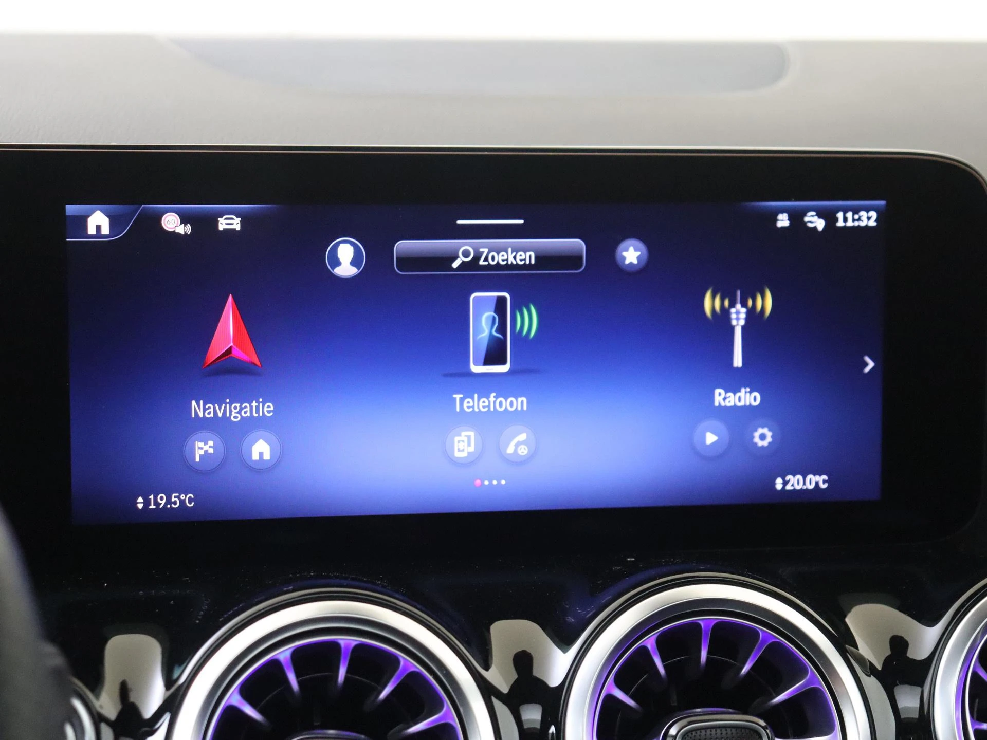 Mercedes-Benz-GLA-image-16