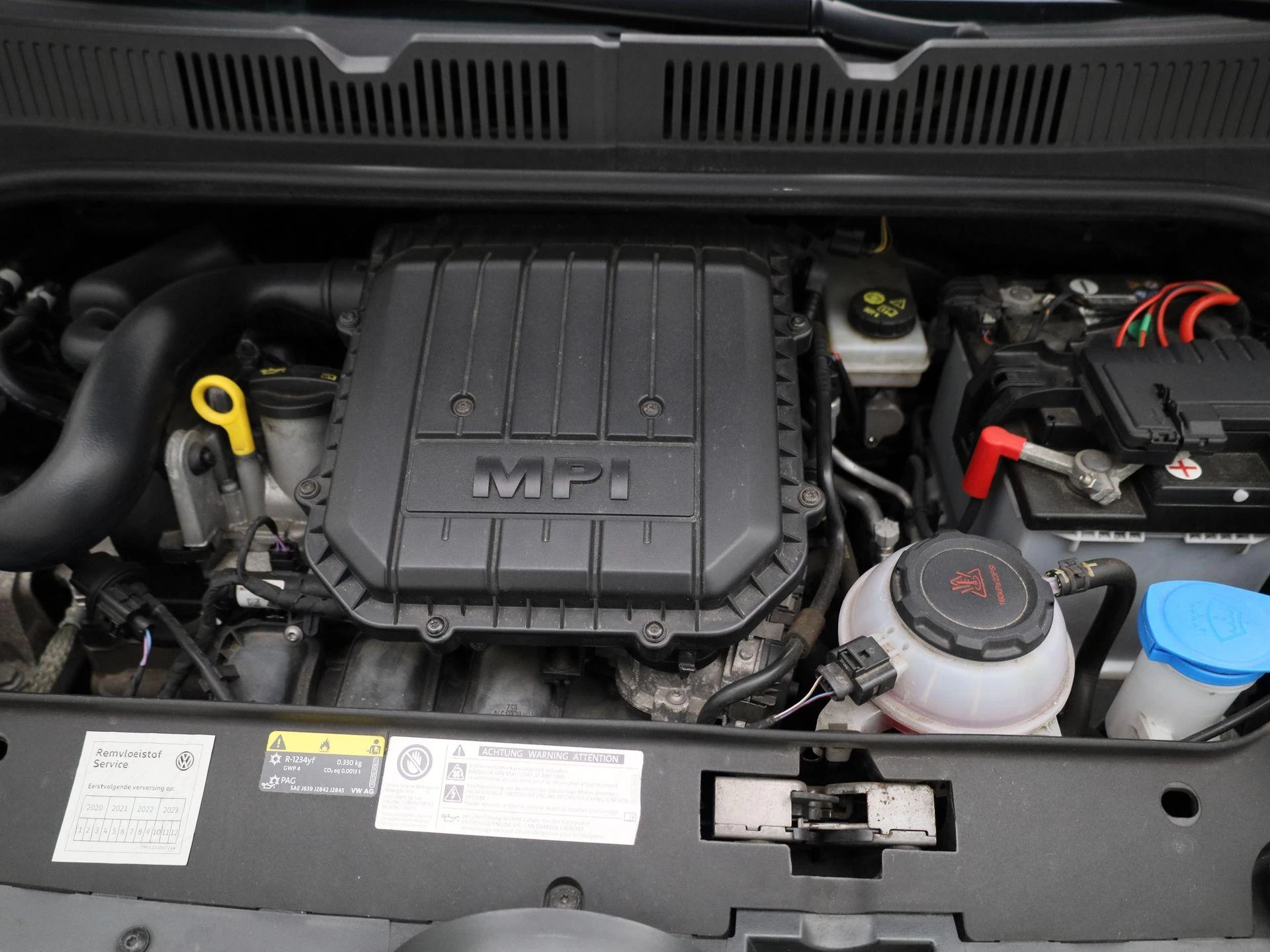 Volkswagen-up!-image-24