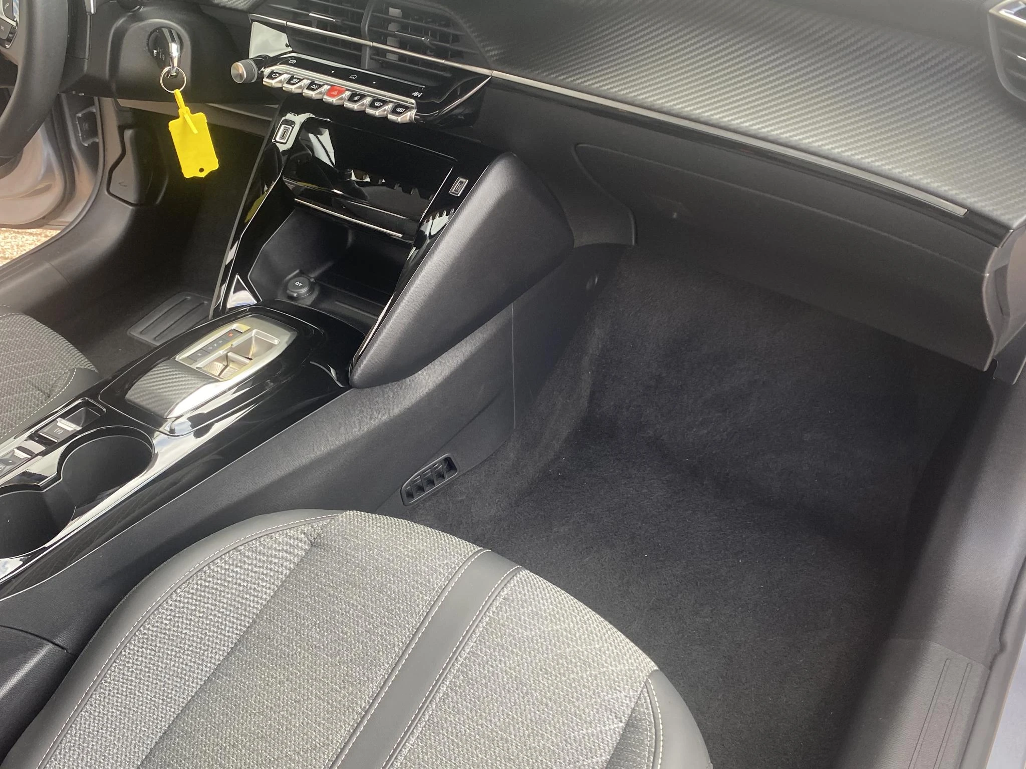 Peugeot-208-image-31