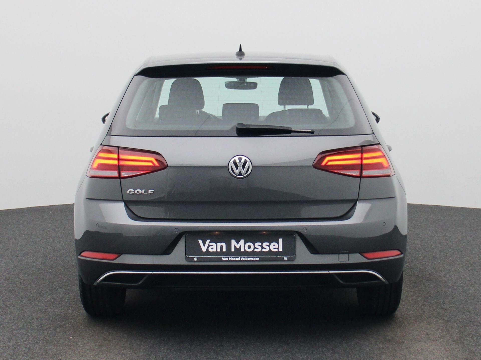 Volkswagen-Golf-image-5