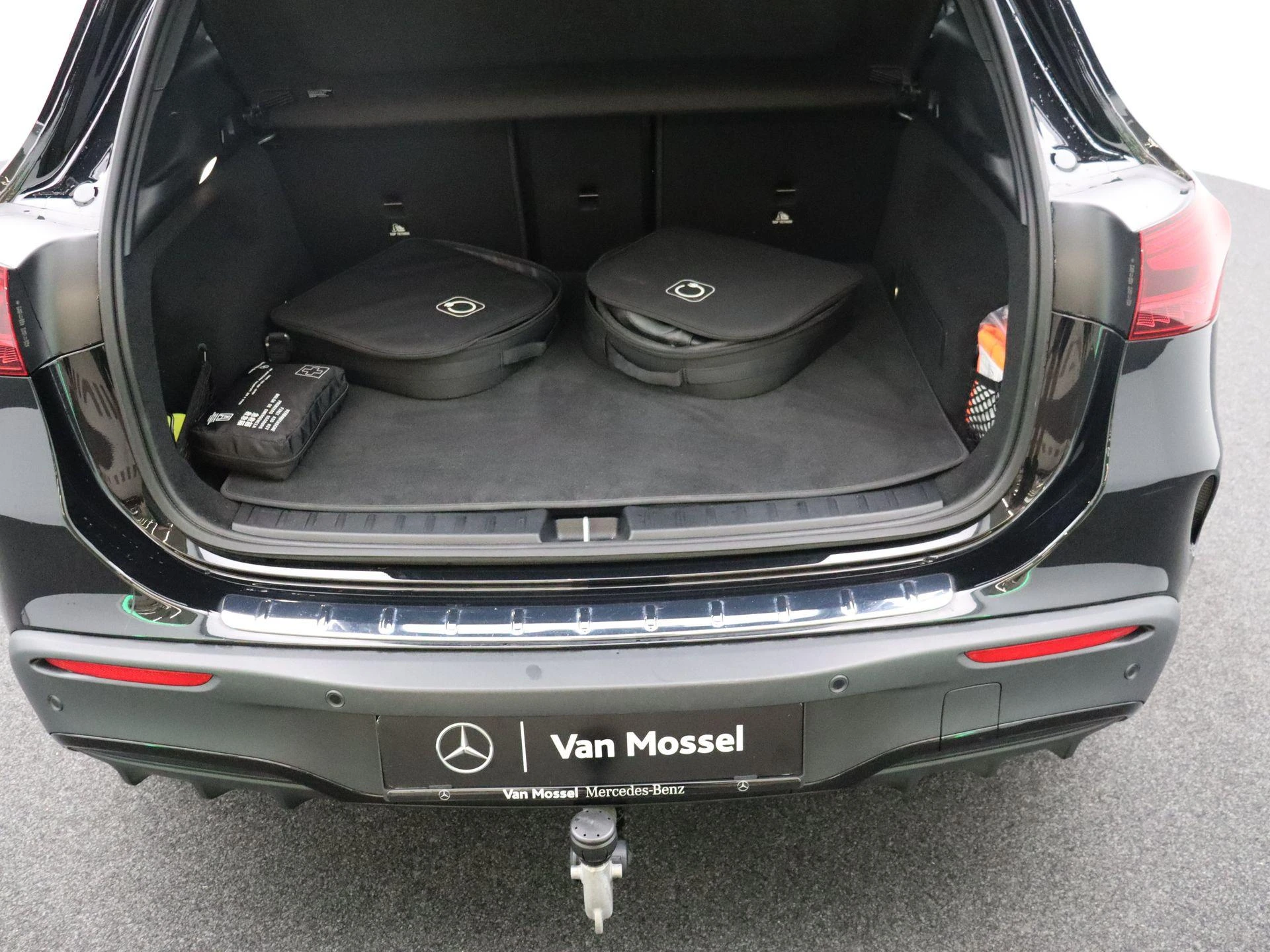 Mercedes-Benz-EQA-image-23