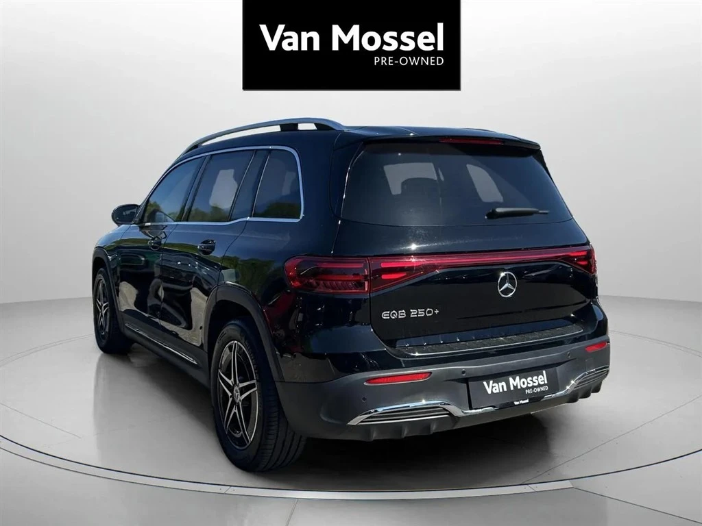 Mercedes-Benz-EQB-image-6