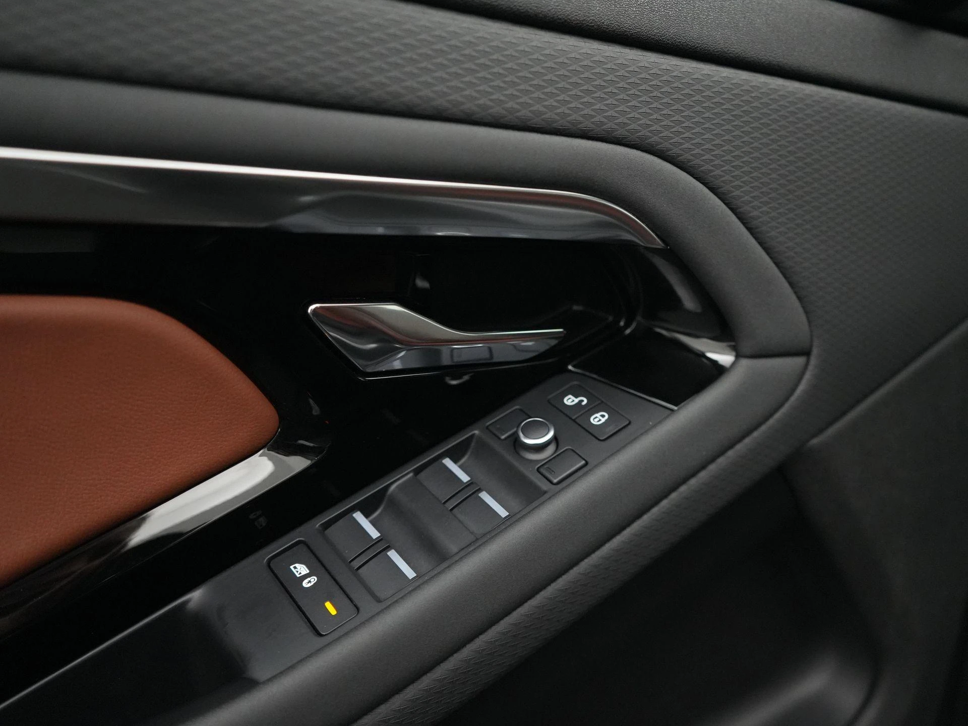 Land Rover-Range Rover Evoque-image-31