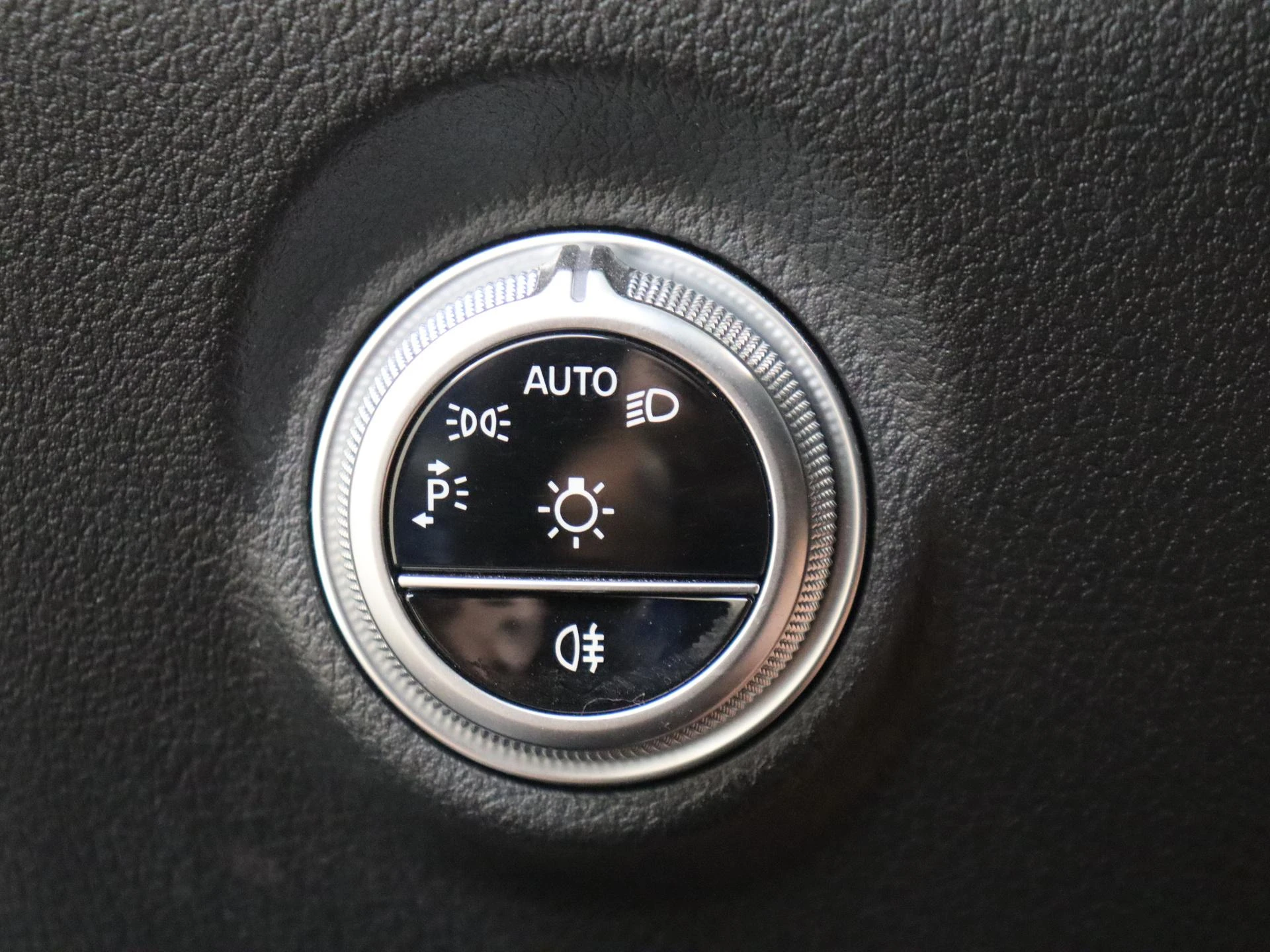 Mercedes-Benz-C-Klasse-image-23