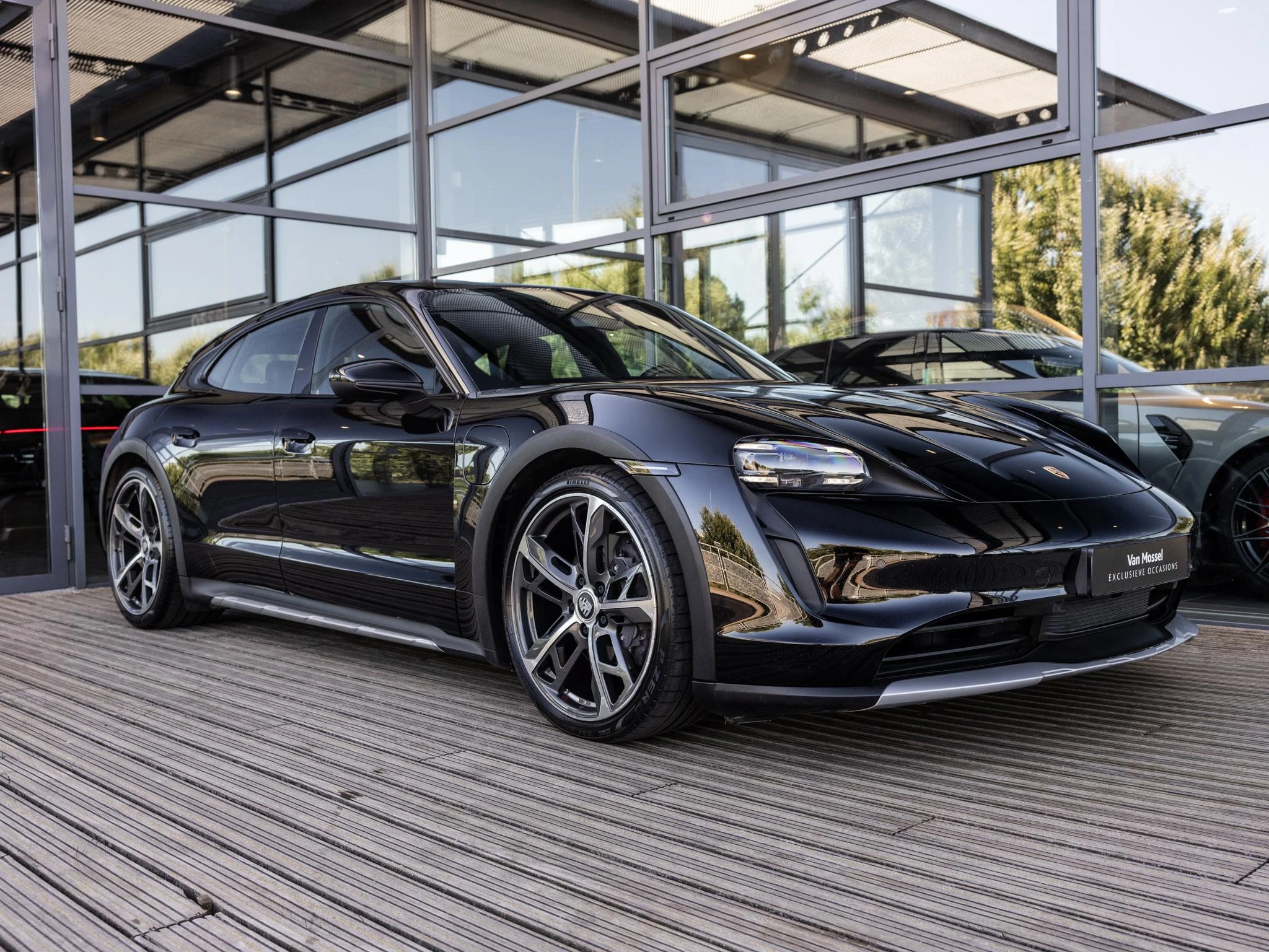 Porsche-Taycan-image-2