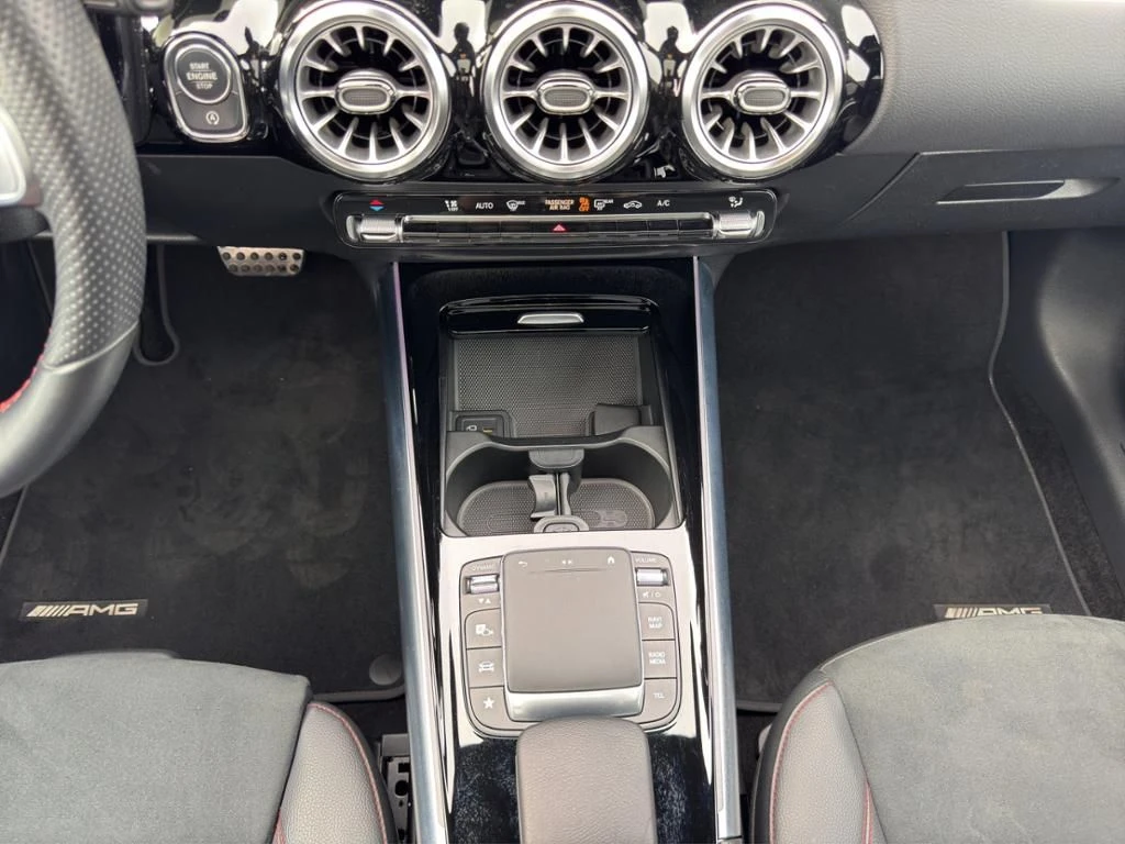 Mercedes-Benz-GLA 250-image-16