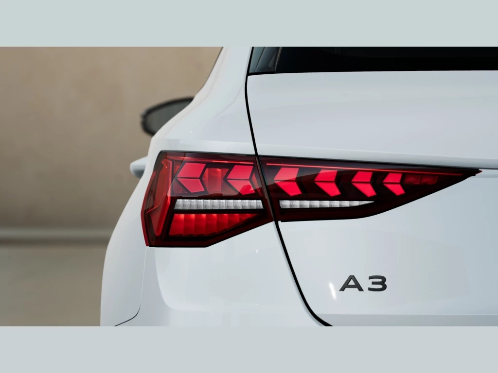 Audi A3 Sportback TFSI e UPE 59.780 S line AHK LED