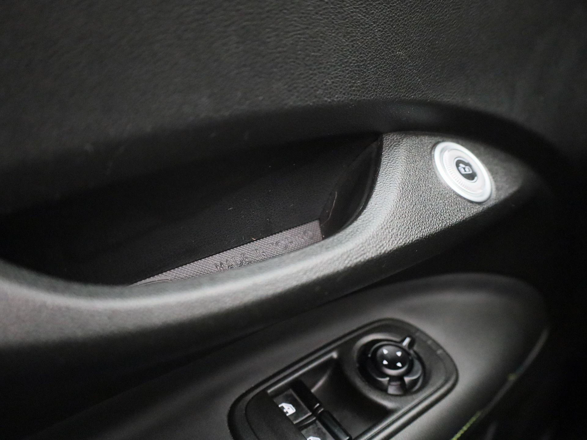 Abarth-500C-image-21