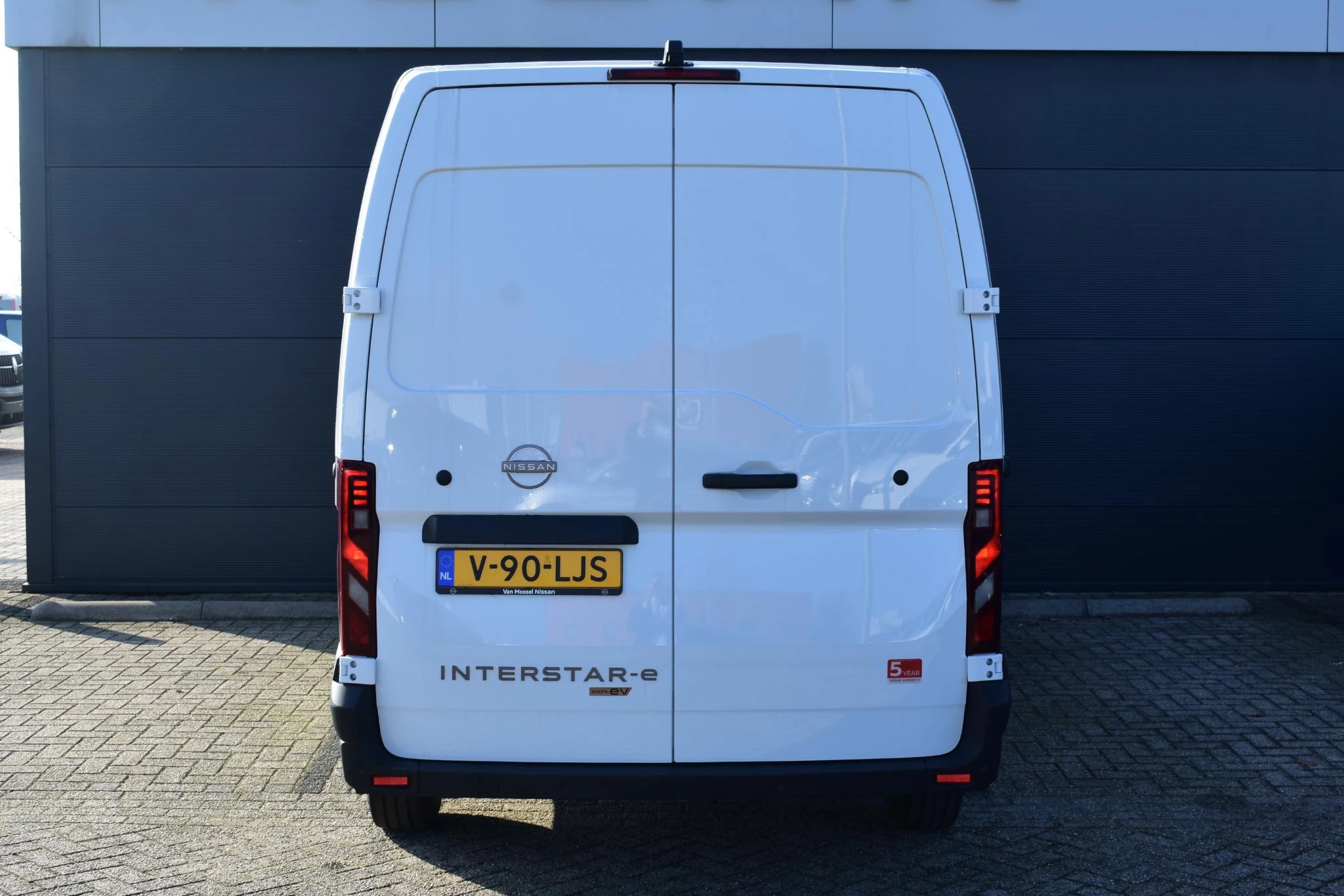 Nissan-Interstar-image-2