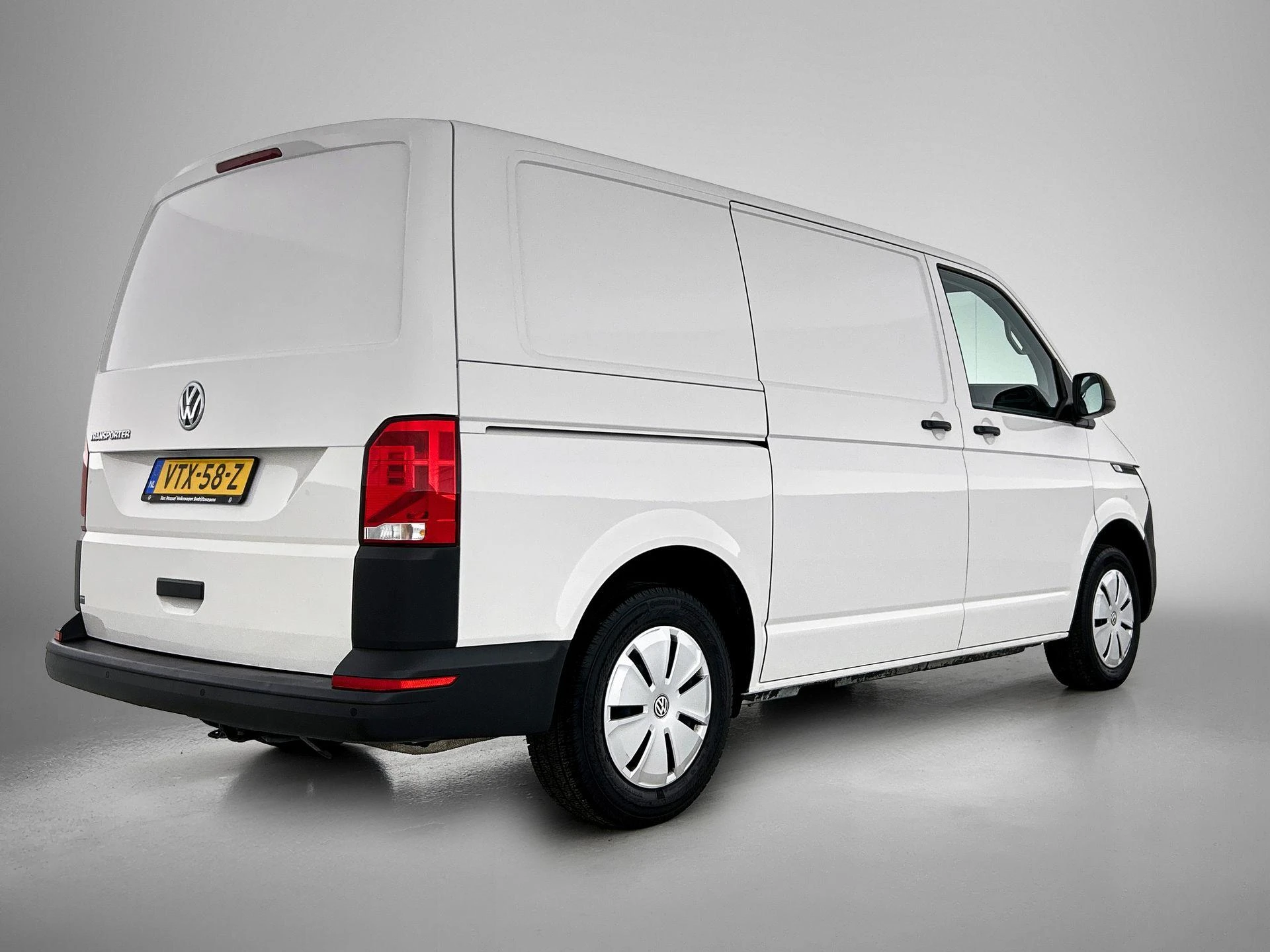 Volkswagen-Transporter-image-3