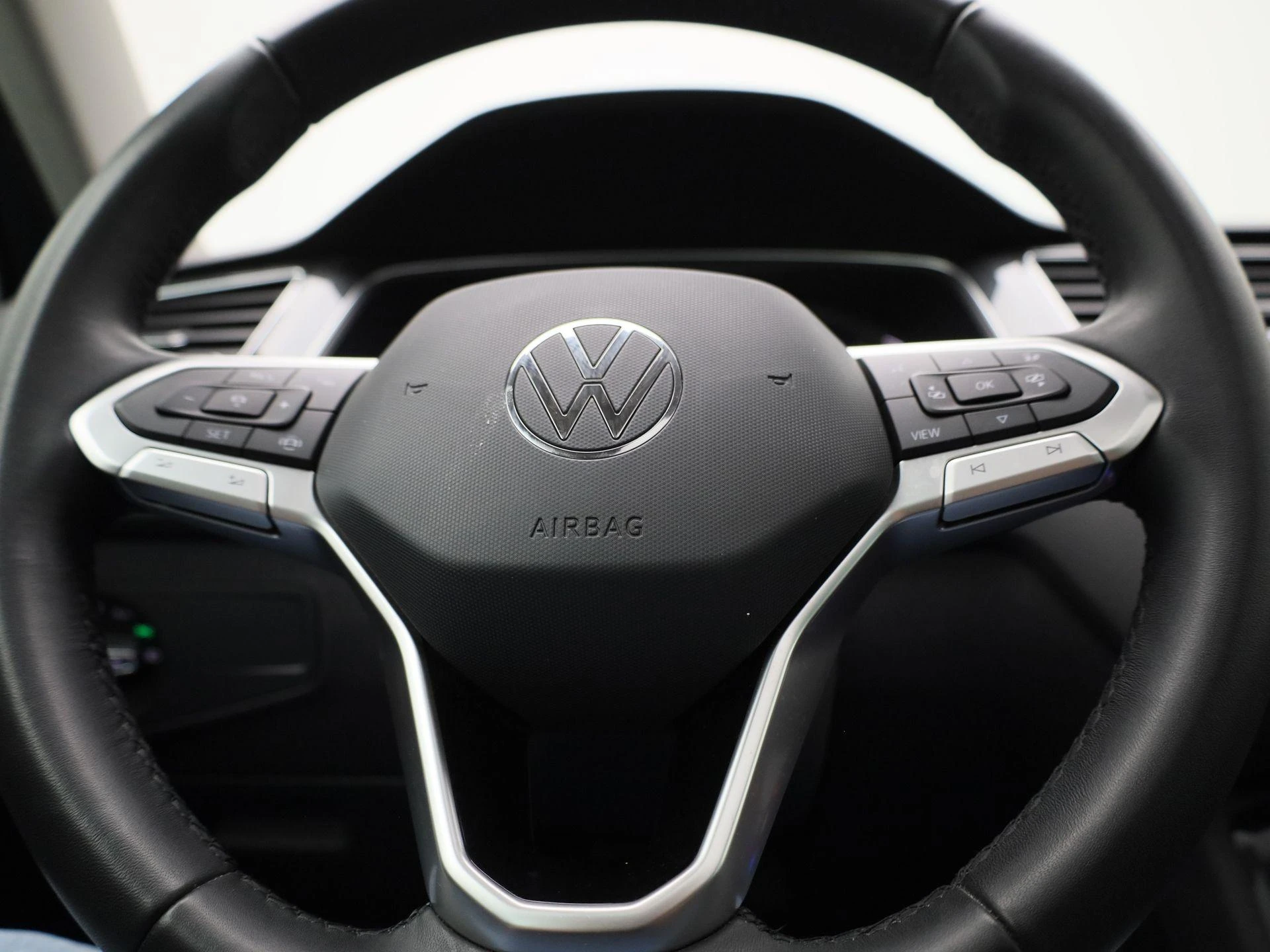 Volkswagen-Tiguan-image-28