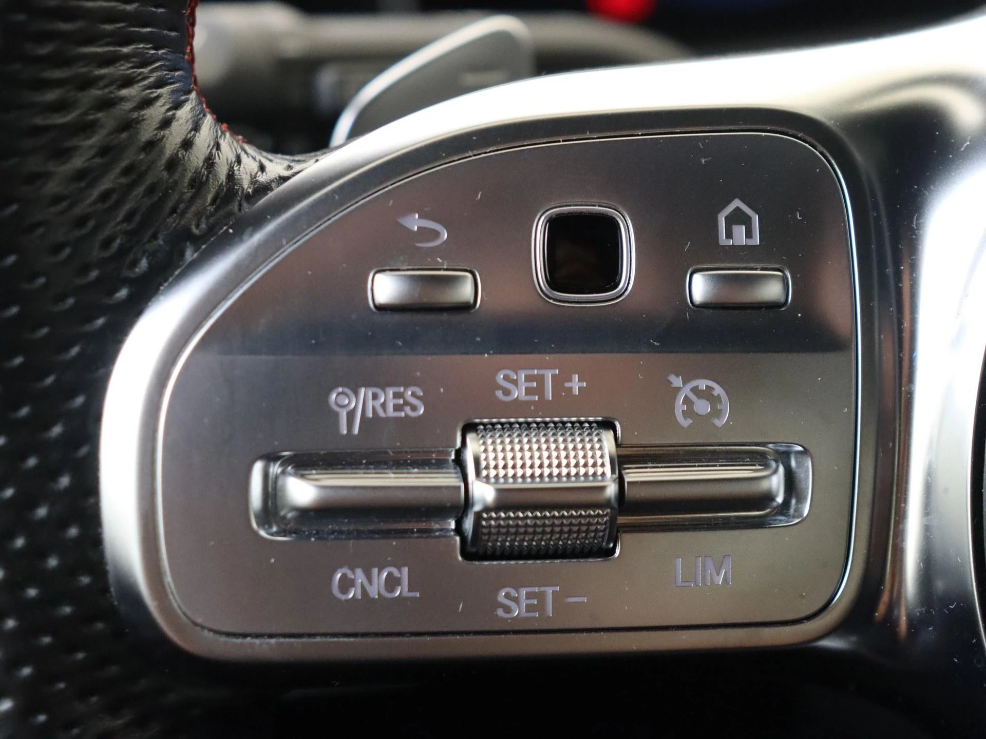 Mercedes-Benz-CLA-image-16