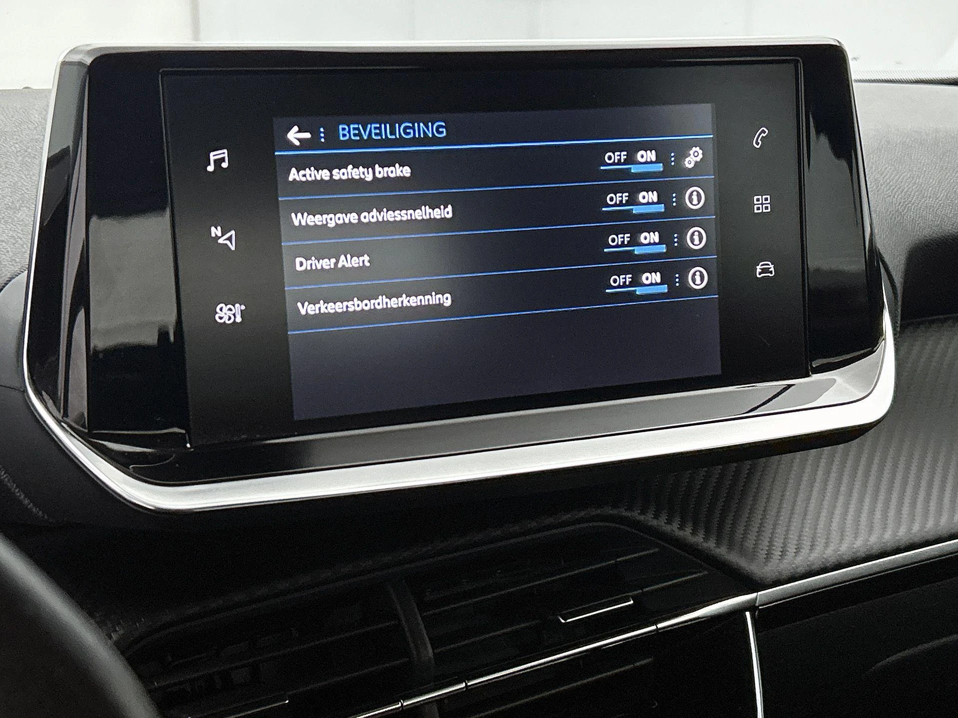 Peugeot-2008-image-11