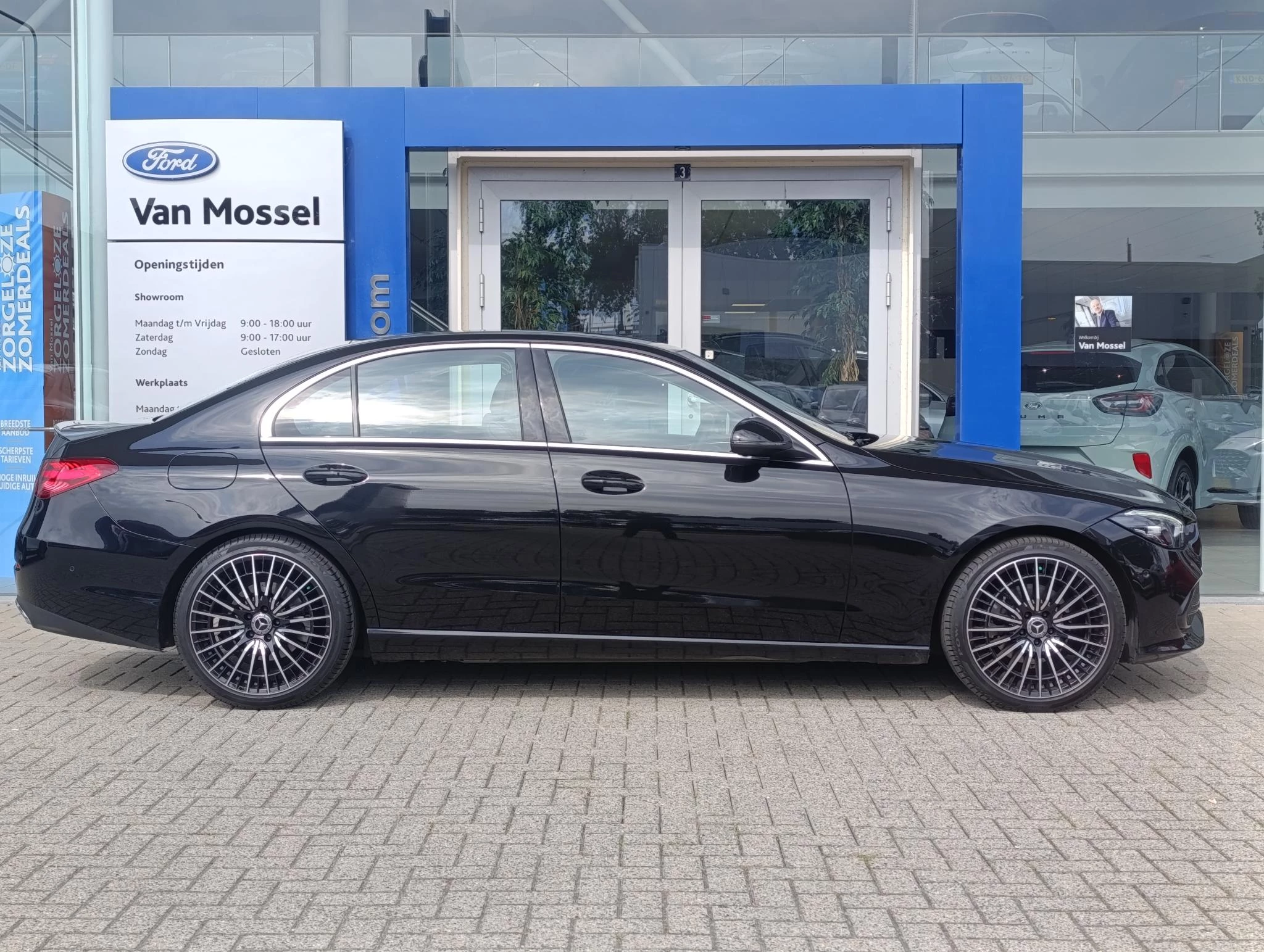 Mercedes-Benz-C-Klasse-image-1