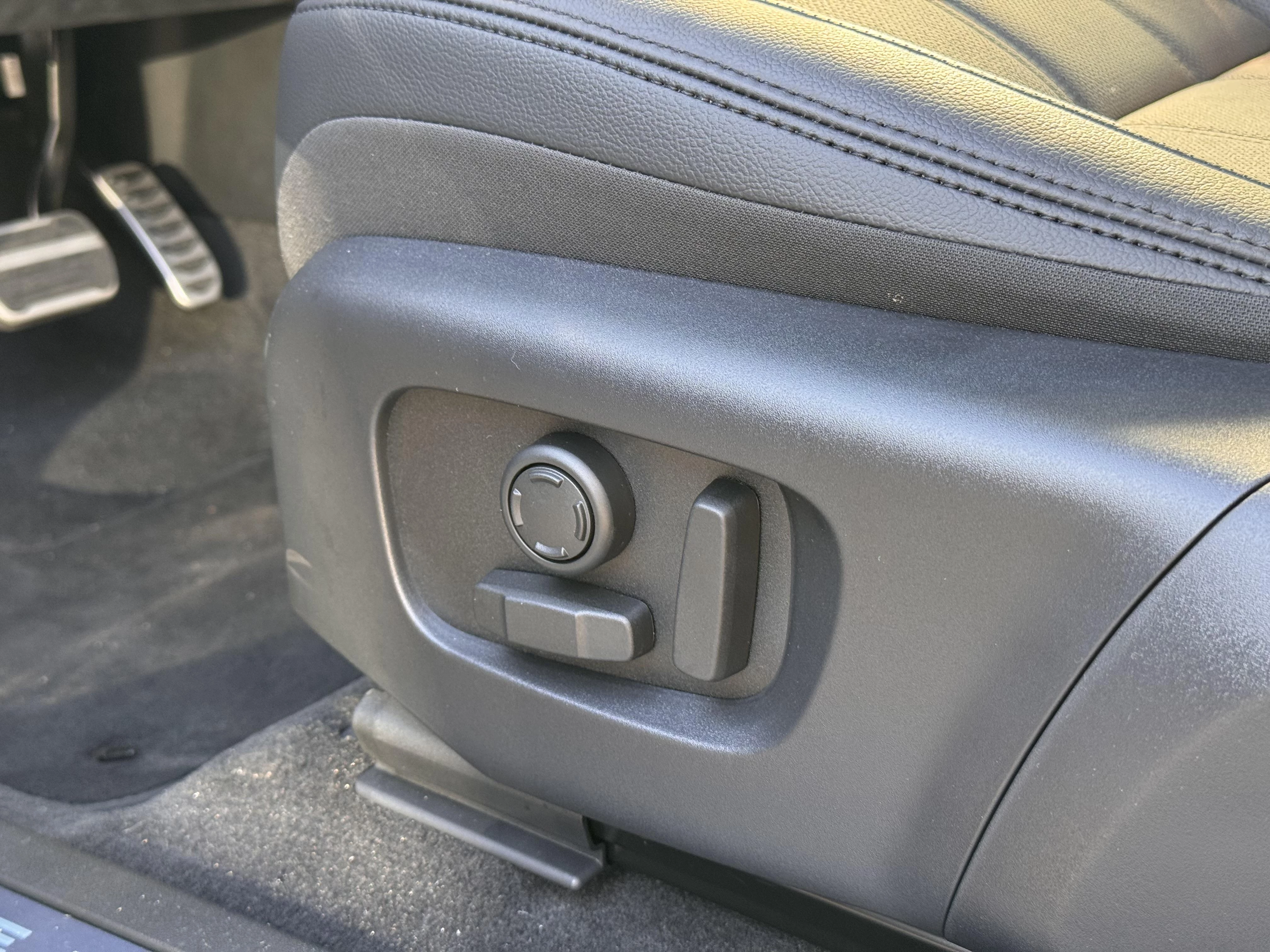 Land Rover Range Rover Evoque P270e Dynamic SE AWD Auto. 26MY