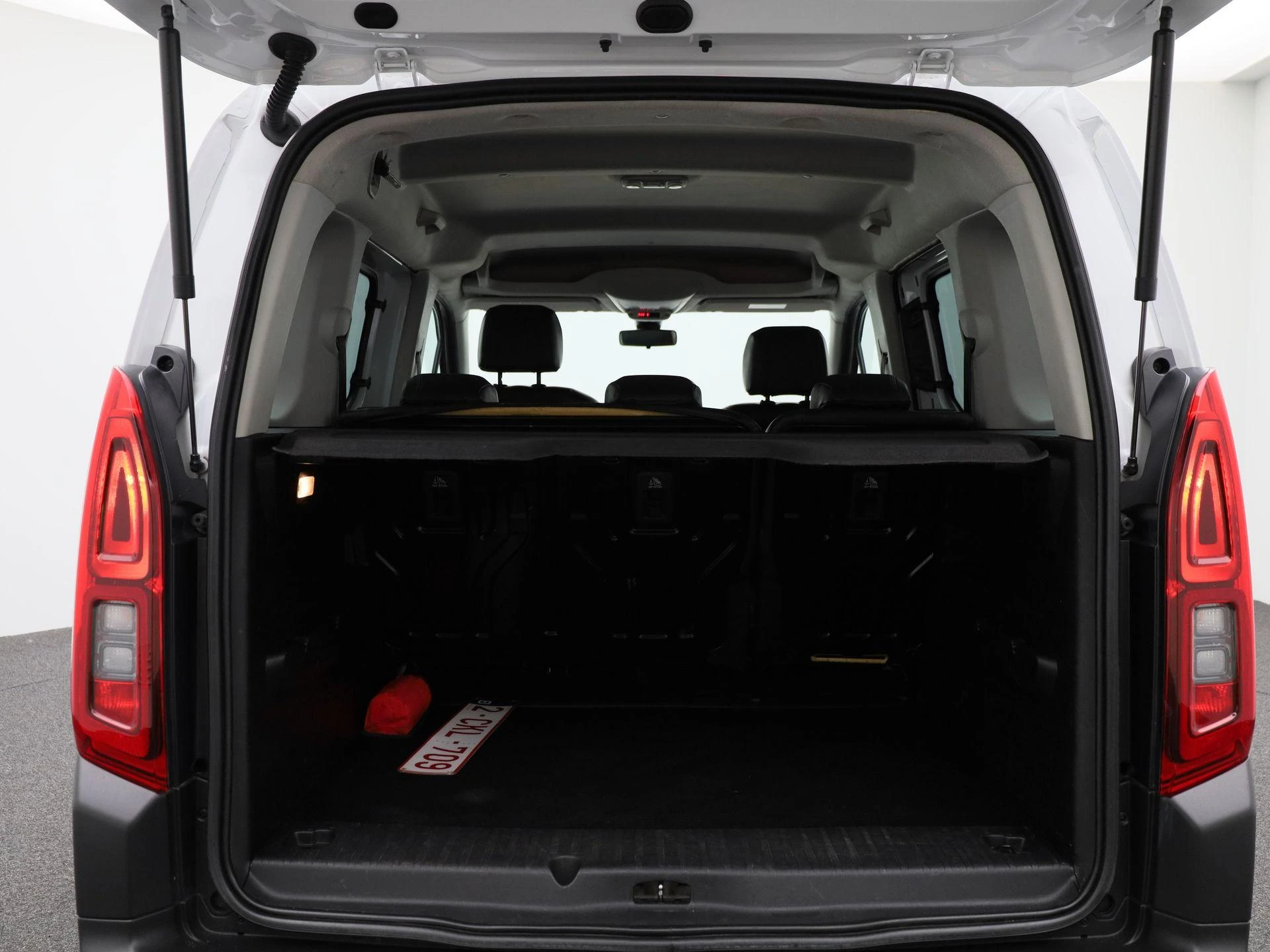 Opel-Combo Life-image-13