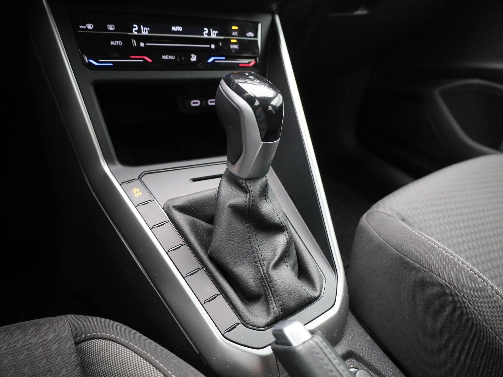 Volkswagen-Polo-image-19