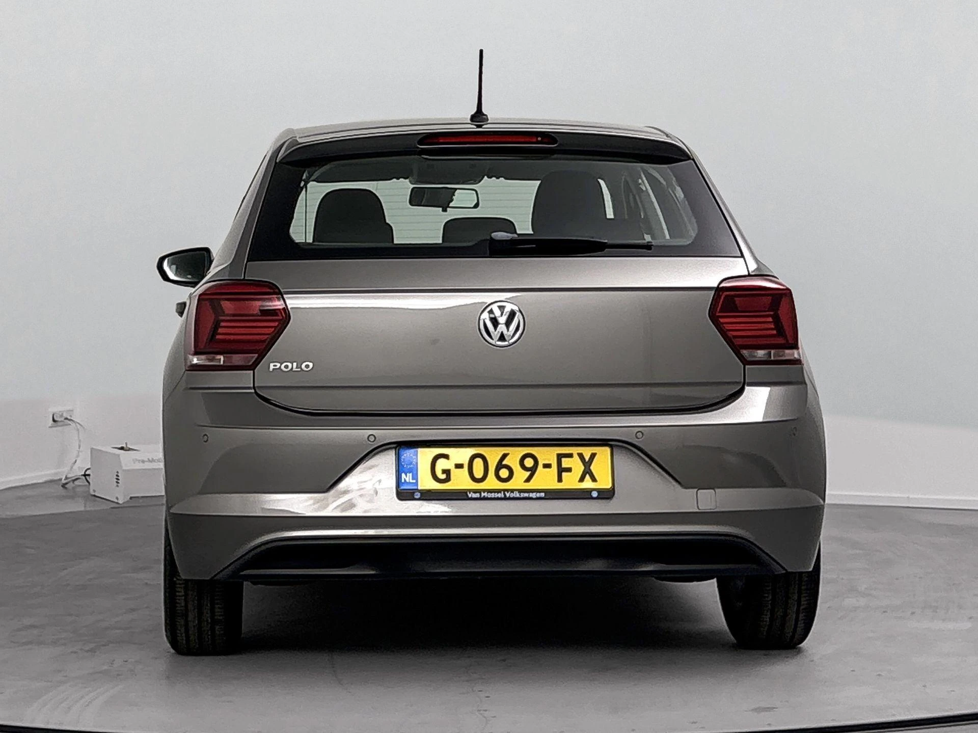 Volkswagen-Polo-image-2