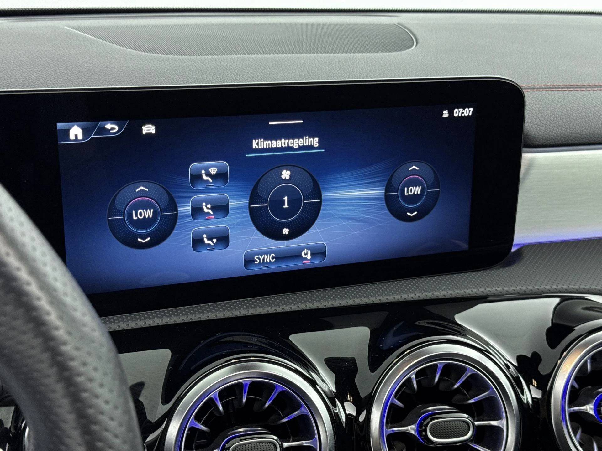 Mercedes-Benz-CLA-image-14