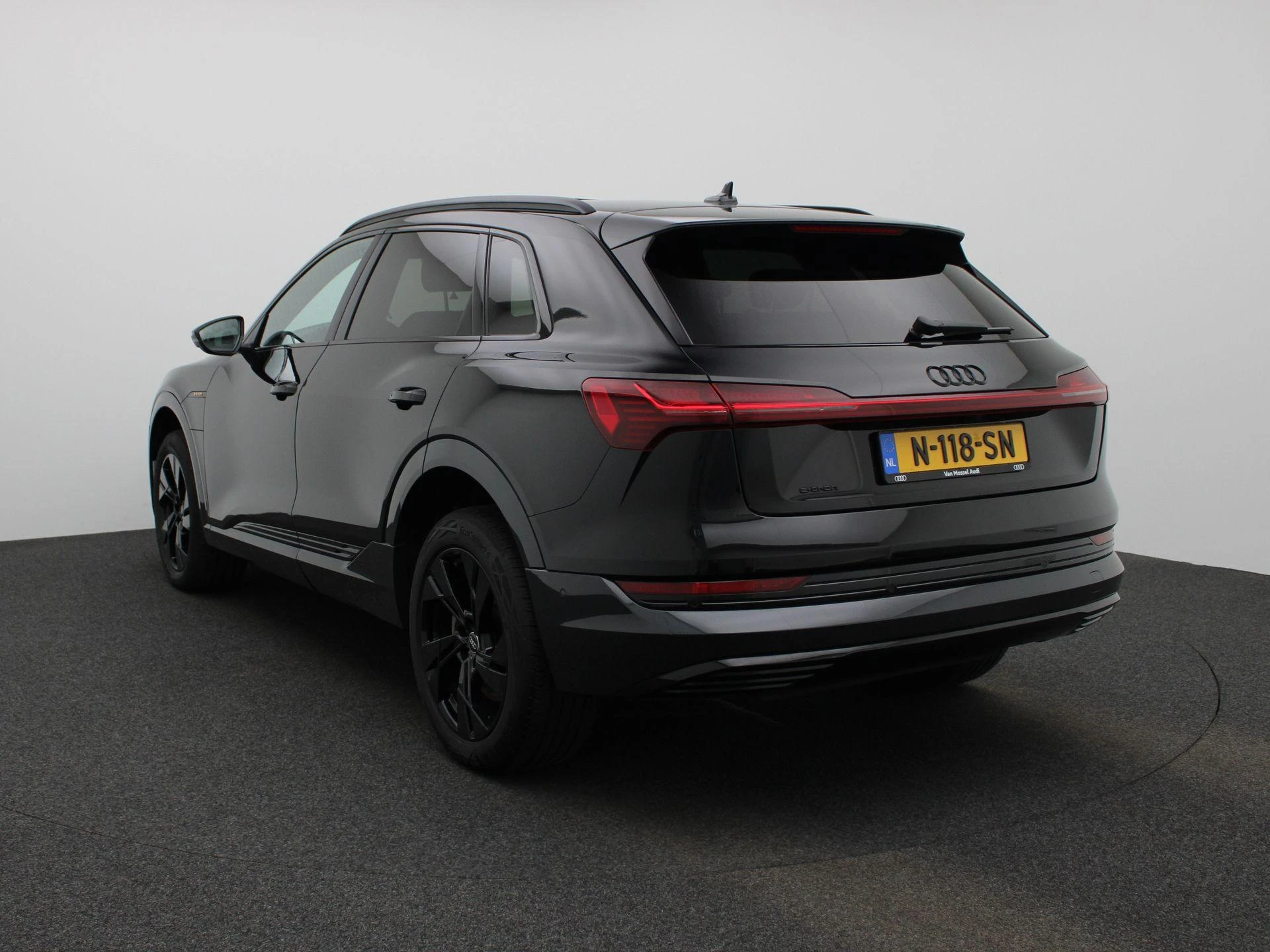 Audi-e-tron-image-1