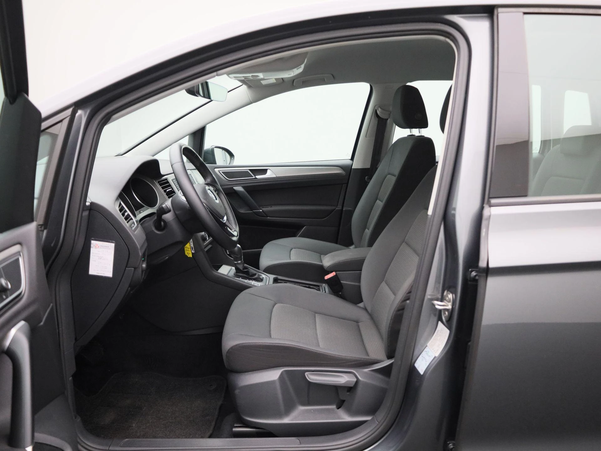 Volkswagen-Golf Sportsvan-image-8