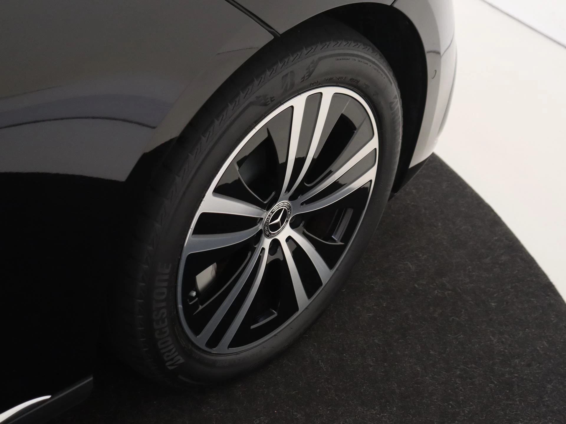 Mercedes-Benz-EQE-image-32