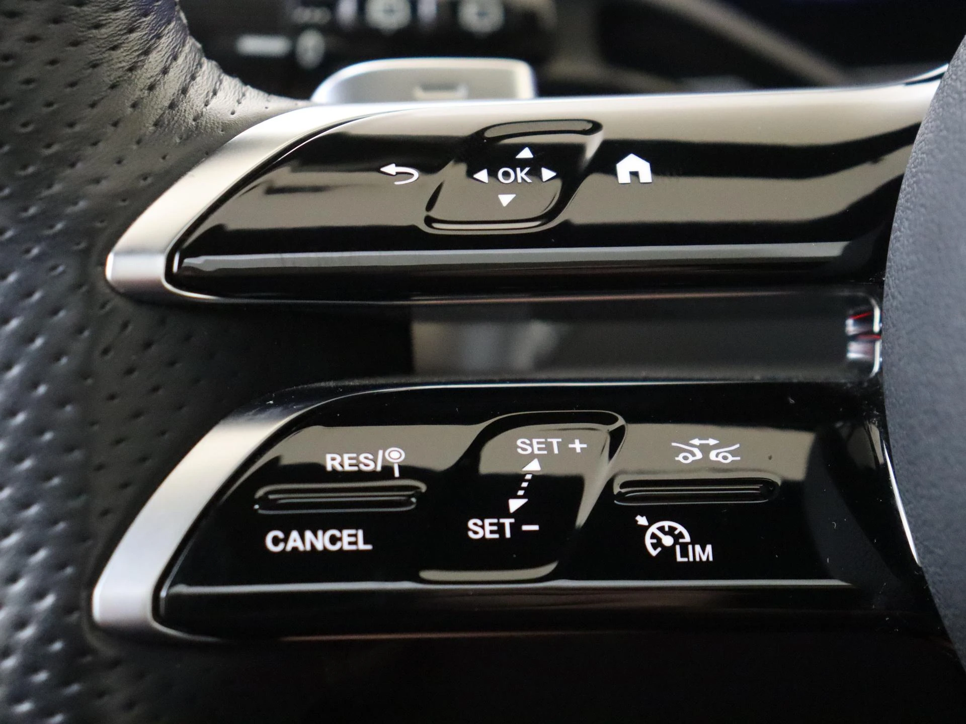 Mercedes-Benz-C-Klasse-image-12