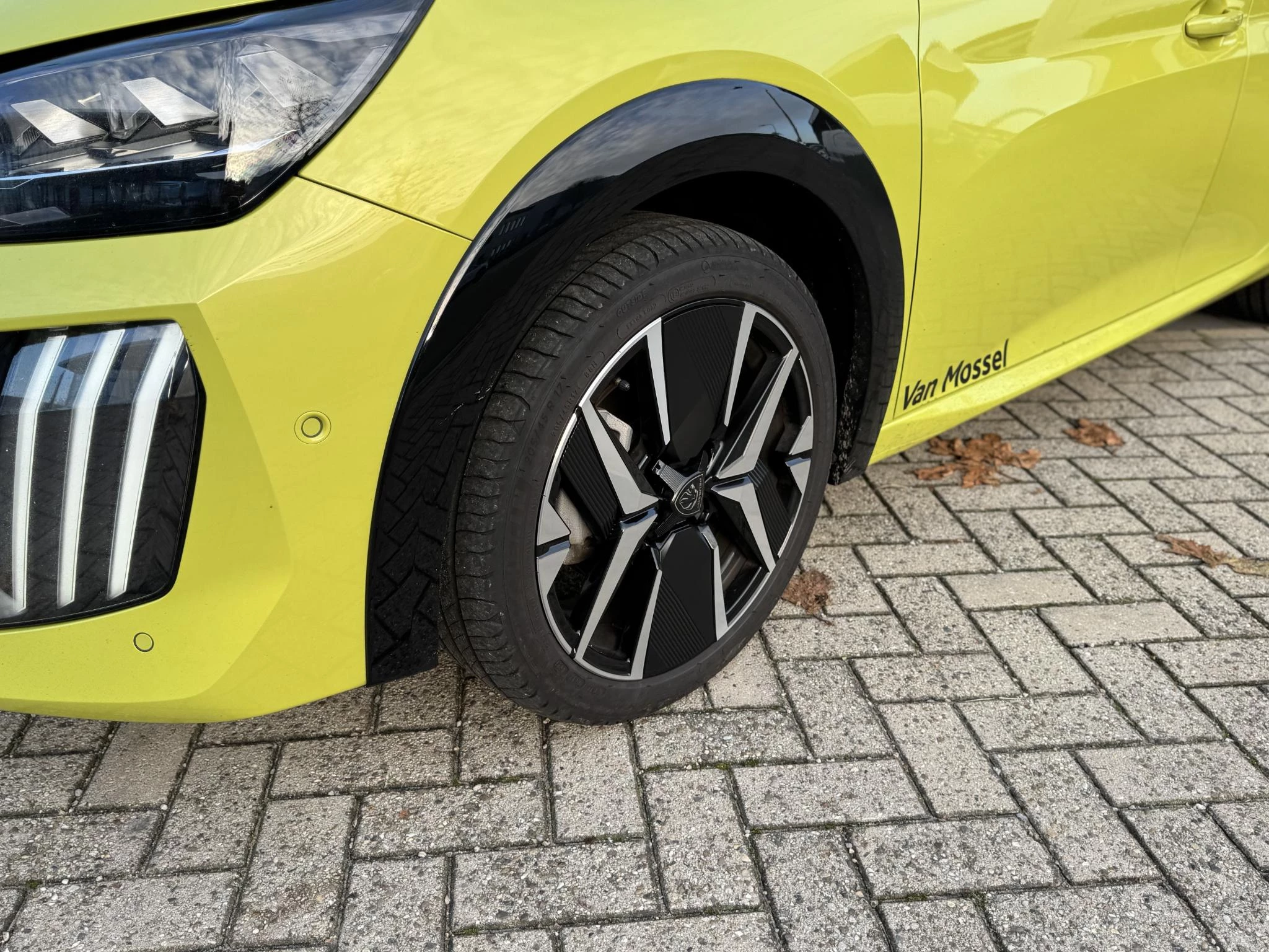 Peugeot-e-208-image-13