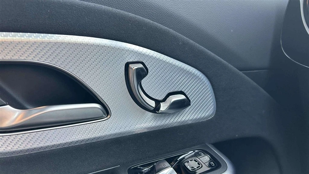 Mercedes-Benz-CLA-image-10