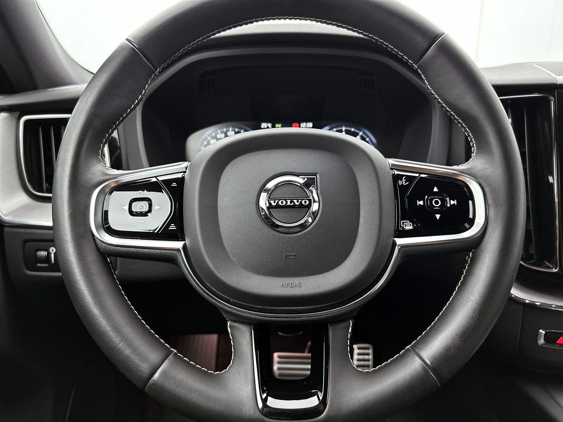 Volvo XC60 2.0 B5 R-Design