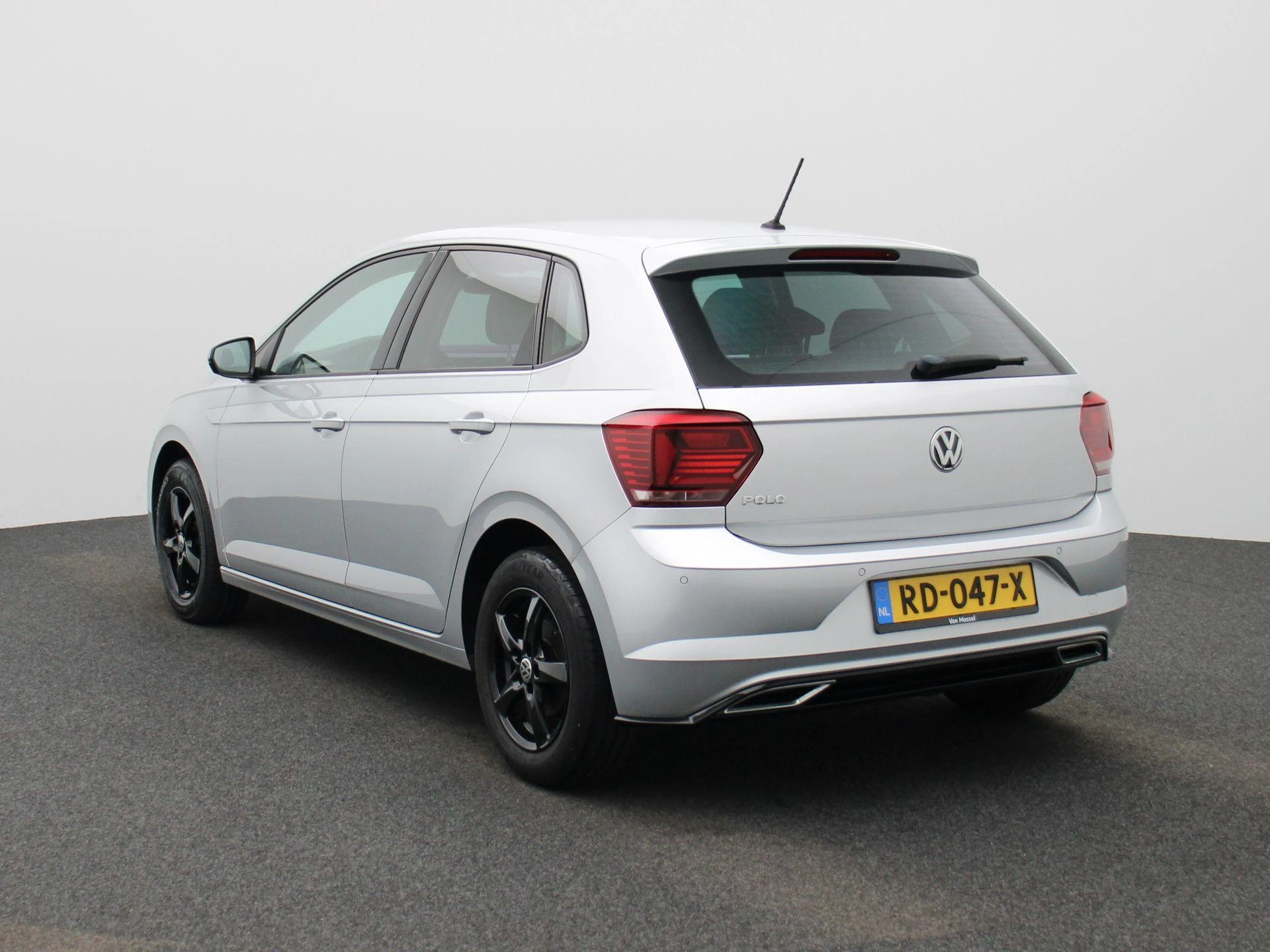 Volkswagen-Polo-image-1