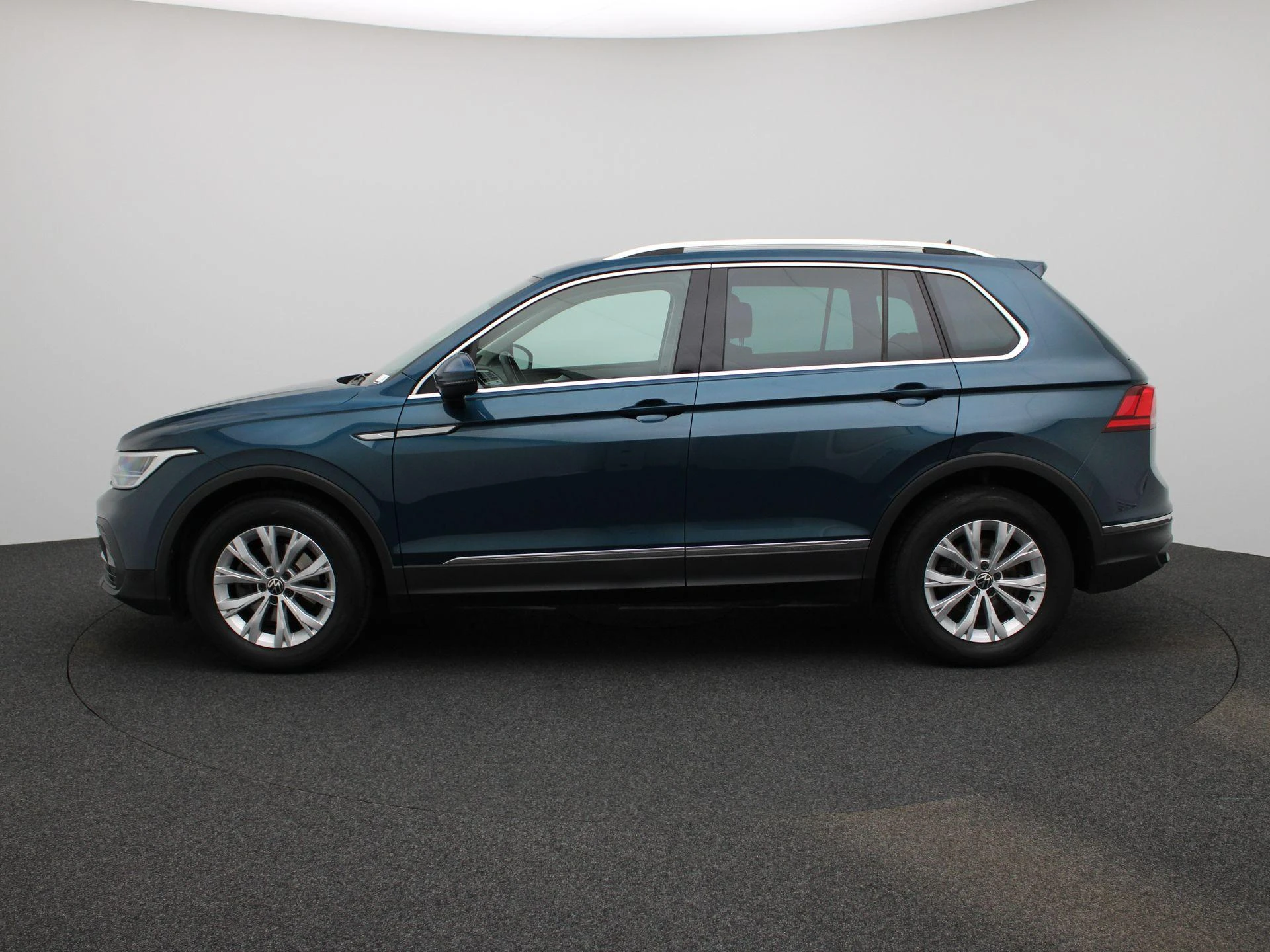 Volkswagen-Tiguan-image-3