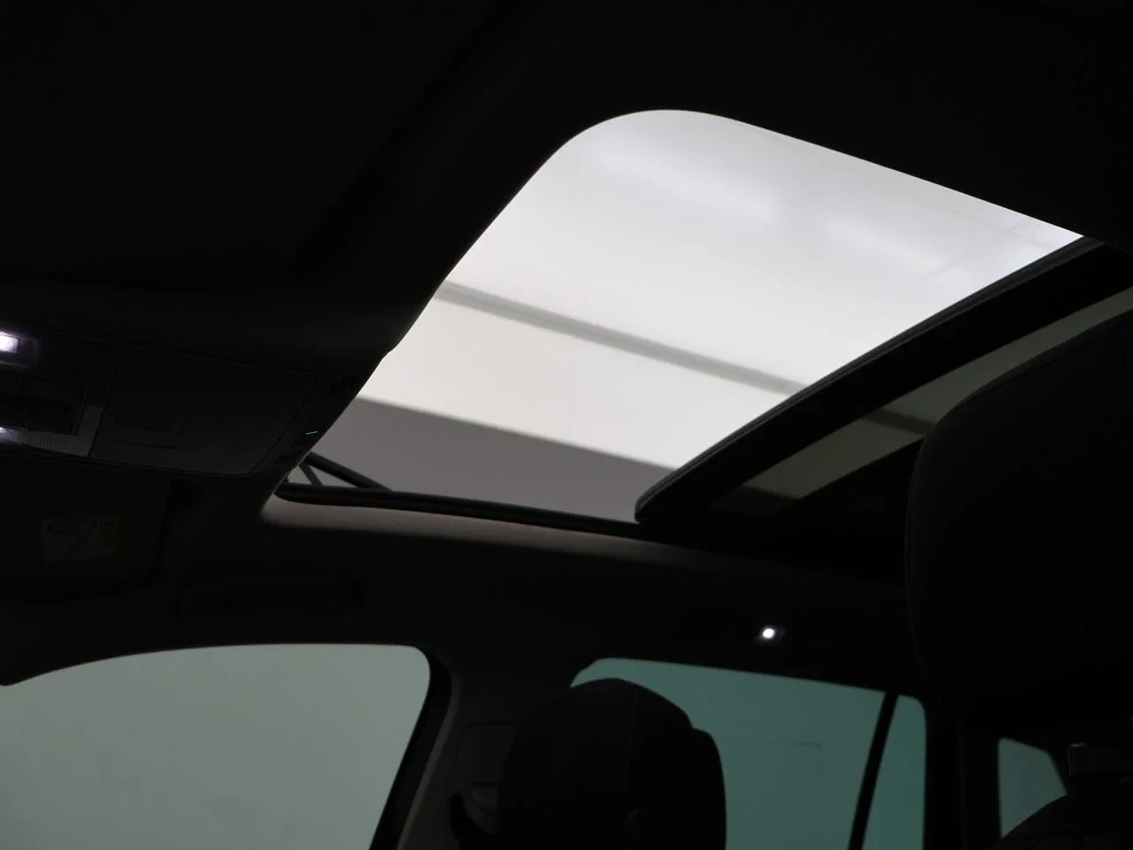 Volkswagen-Tiguan-image-23