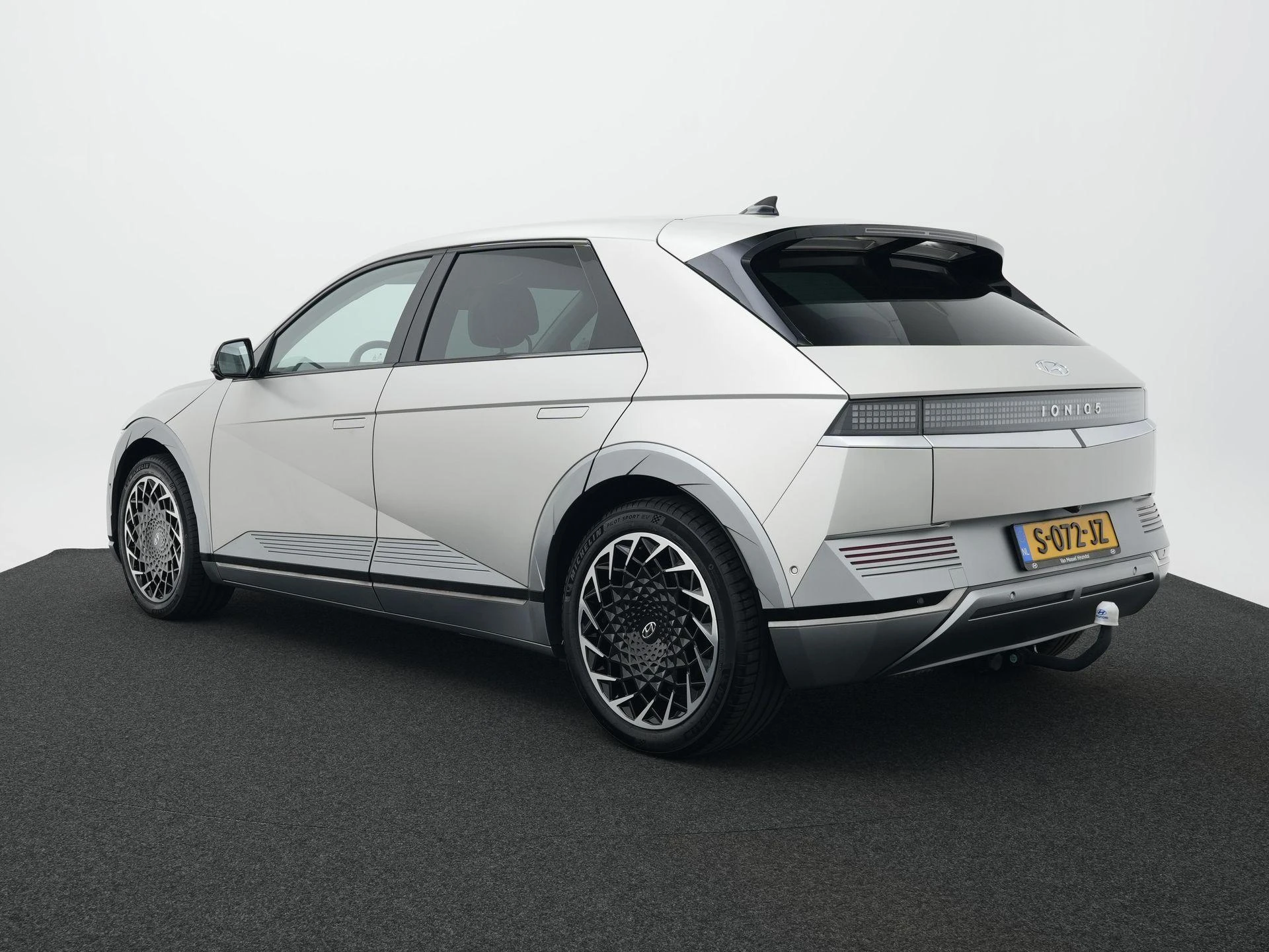 Hyundai-IONIQ 5-image-1