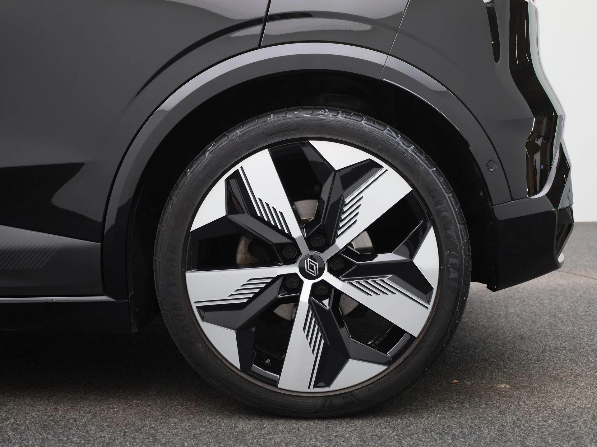 Renault-Megane E-Tech-image-11